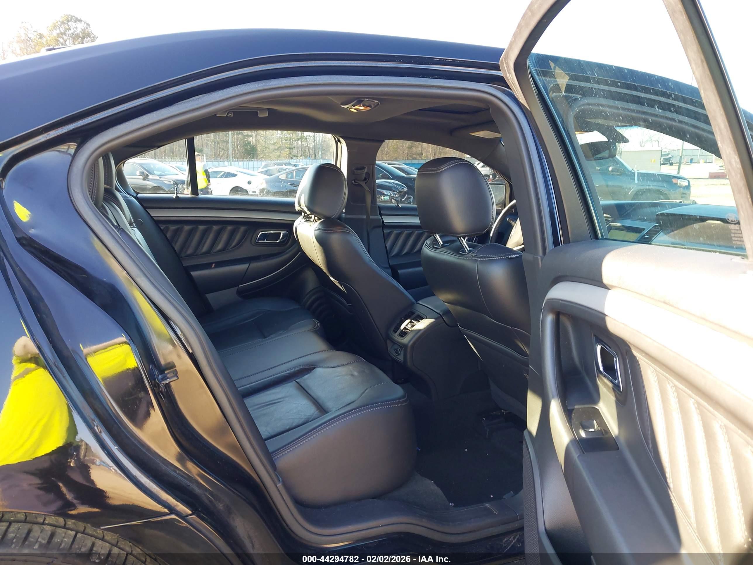 FORD TAURUS image 8