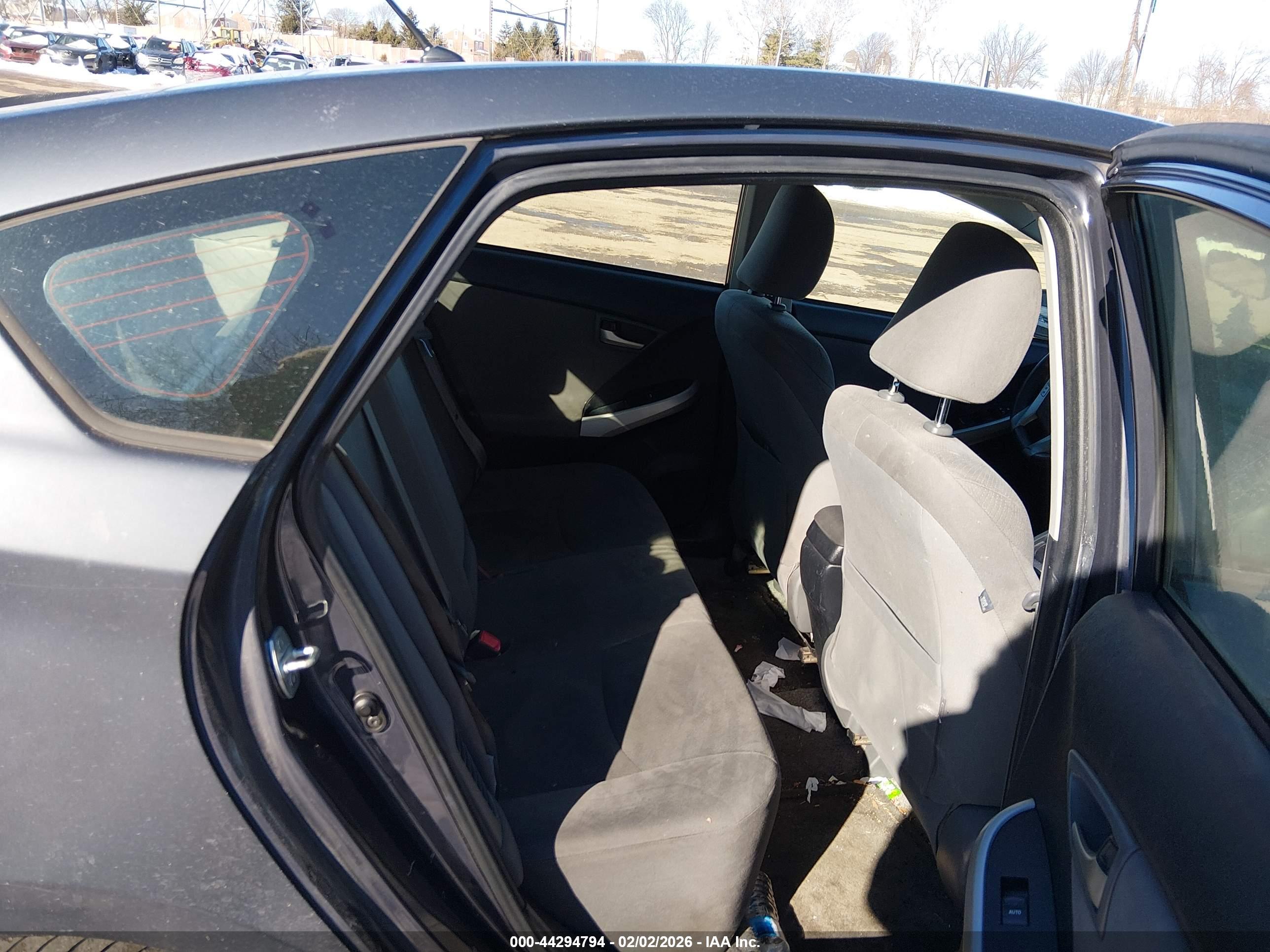 TOYOTA PRIUS image 8