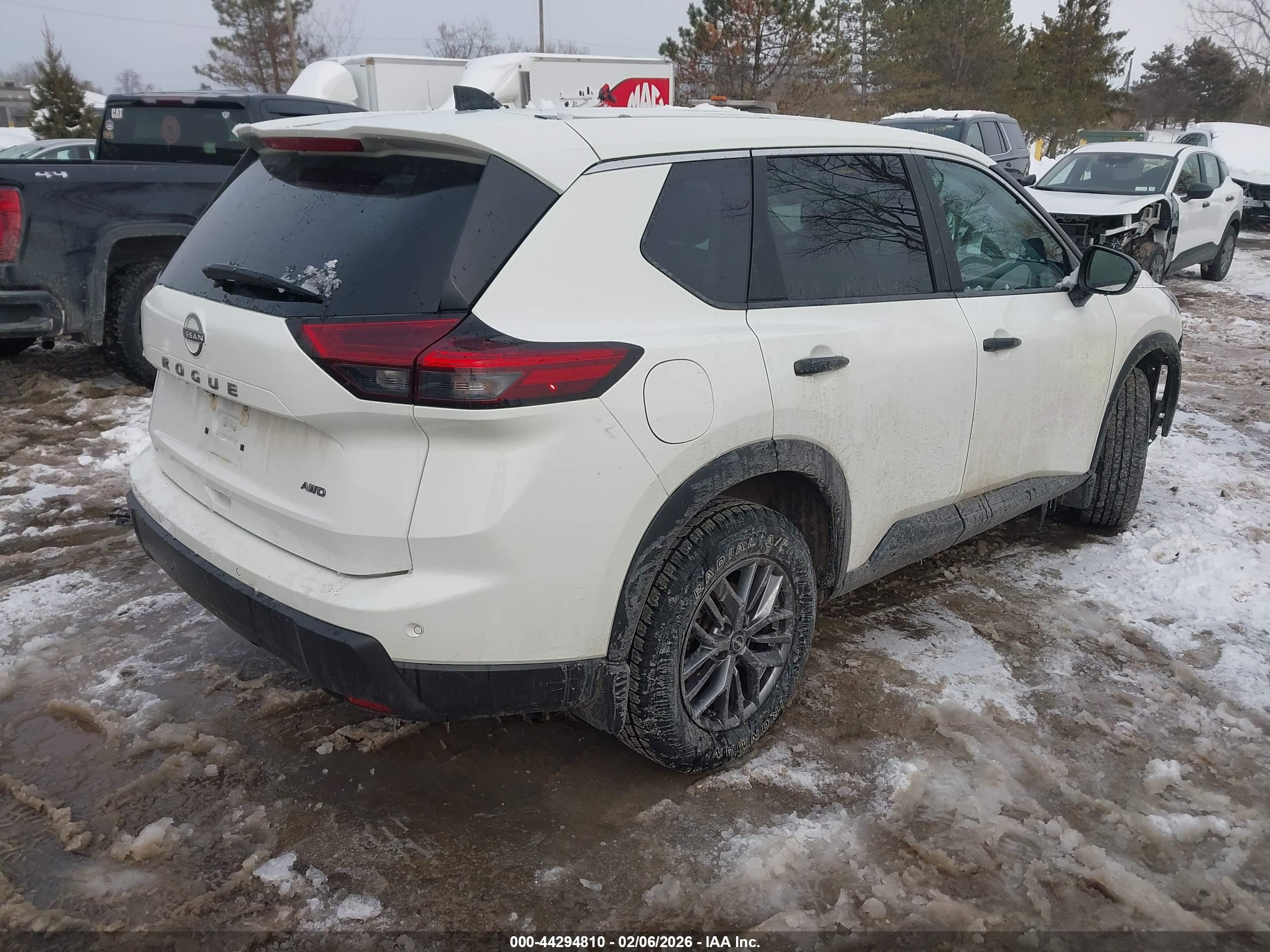 NISSAN ROGUE image 4