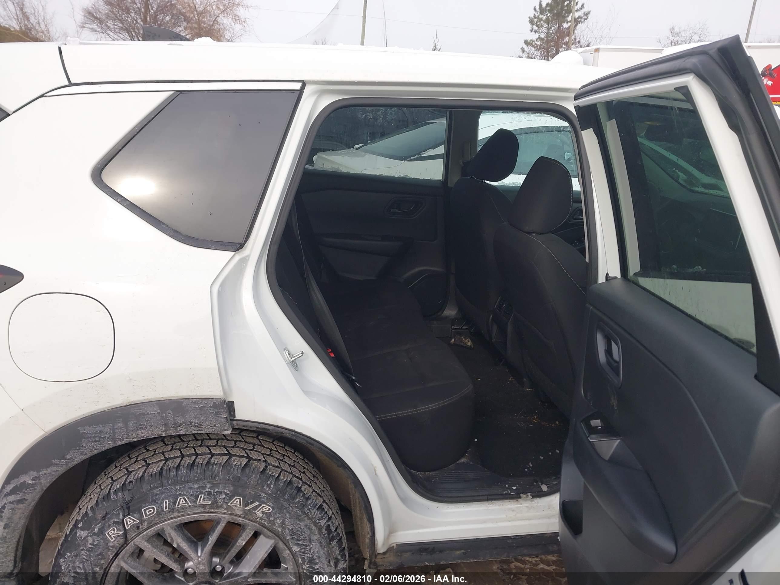 NISSAN ROGUE image 8
