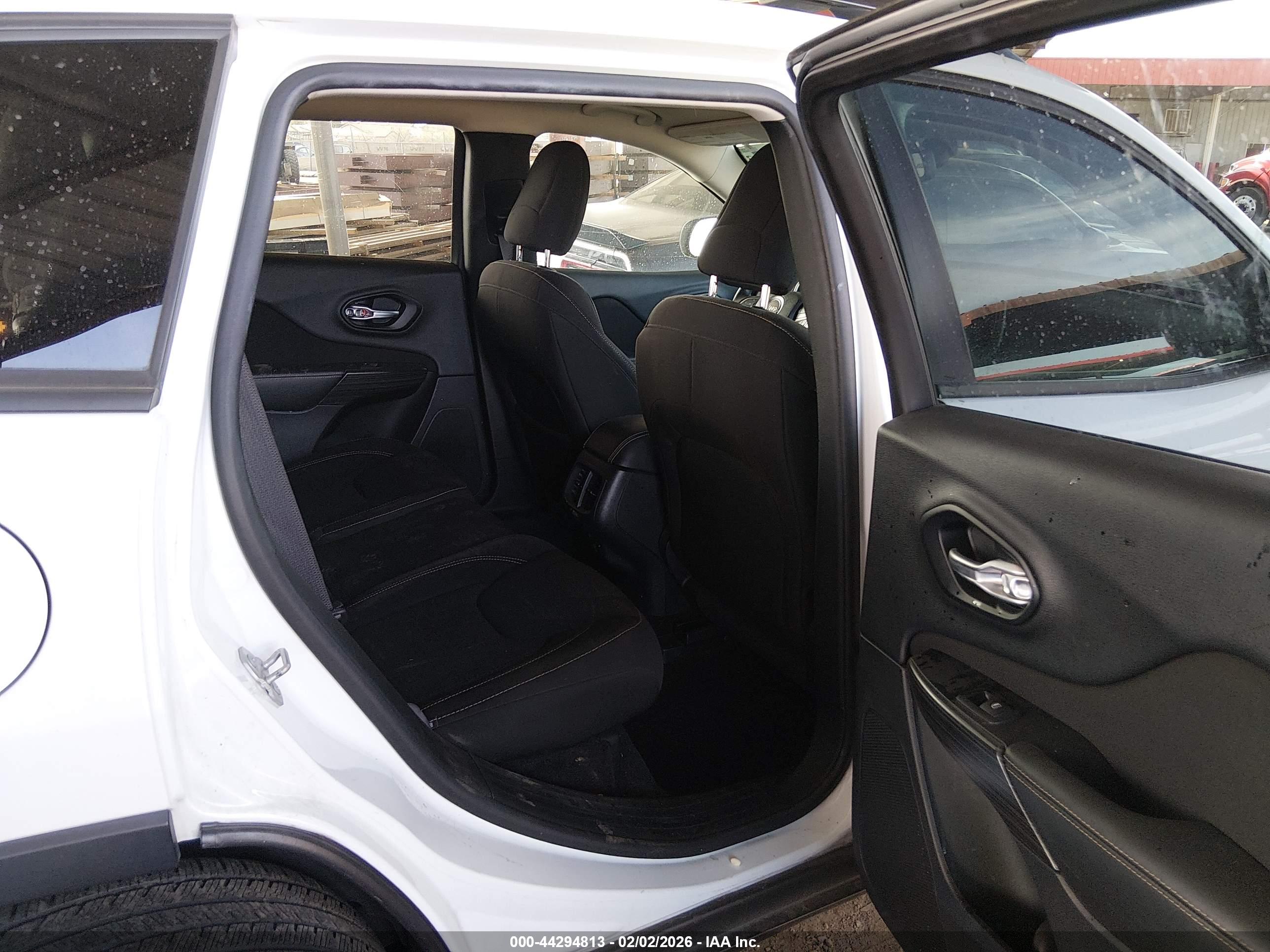 JEEP CHEROKEE image 8