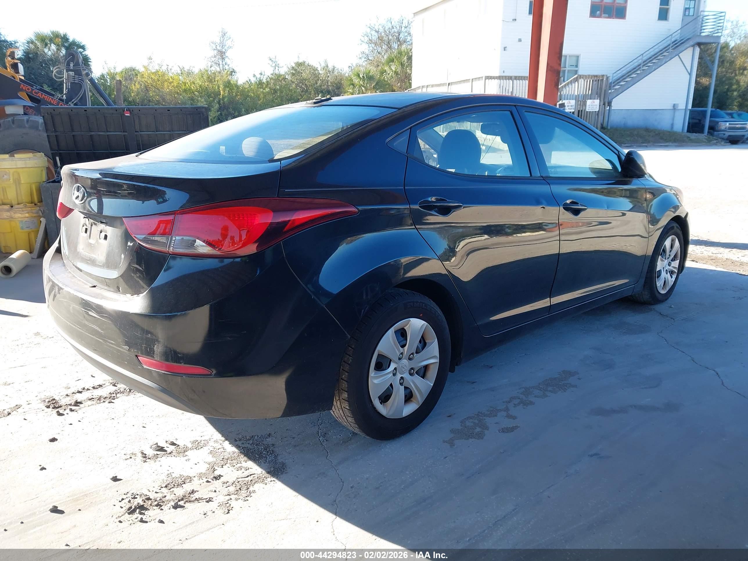 HYUNDAI ELANTRA image 4