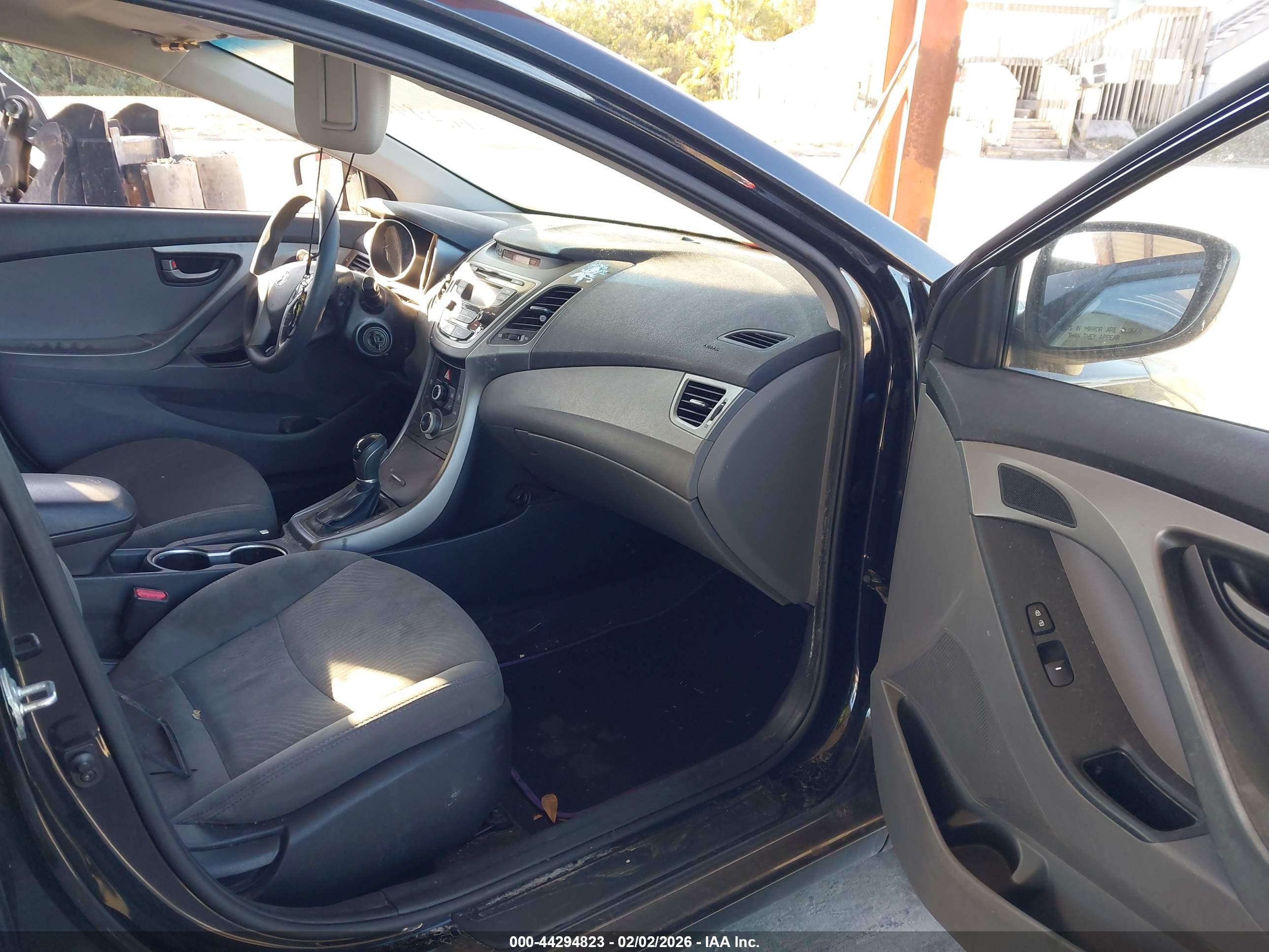 HYUNDAI ELANTRA image 5