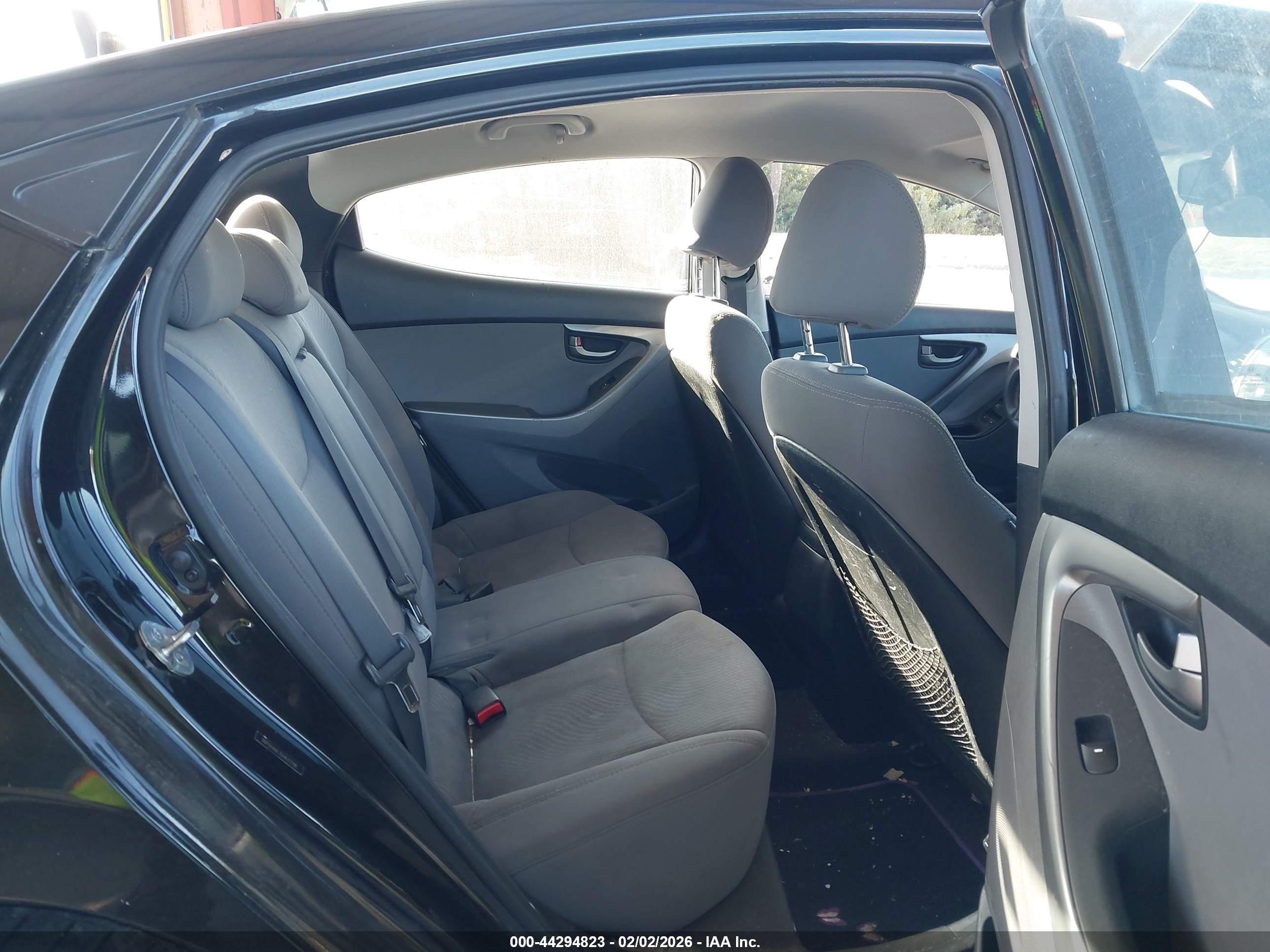 HYUNDAI ELANTRA image 8