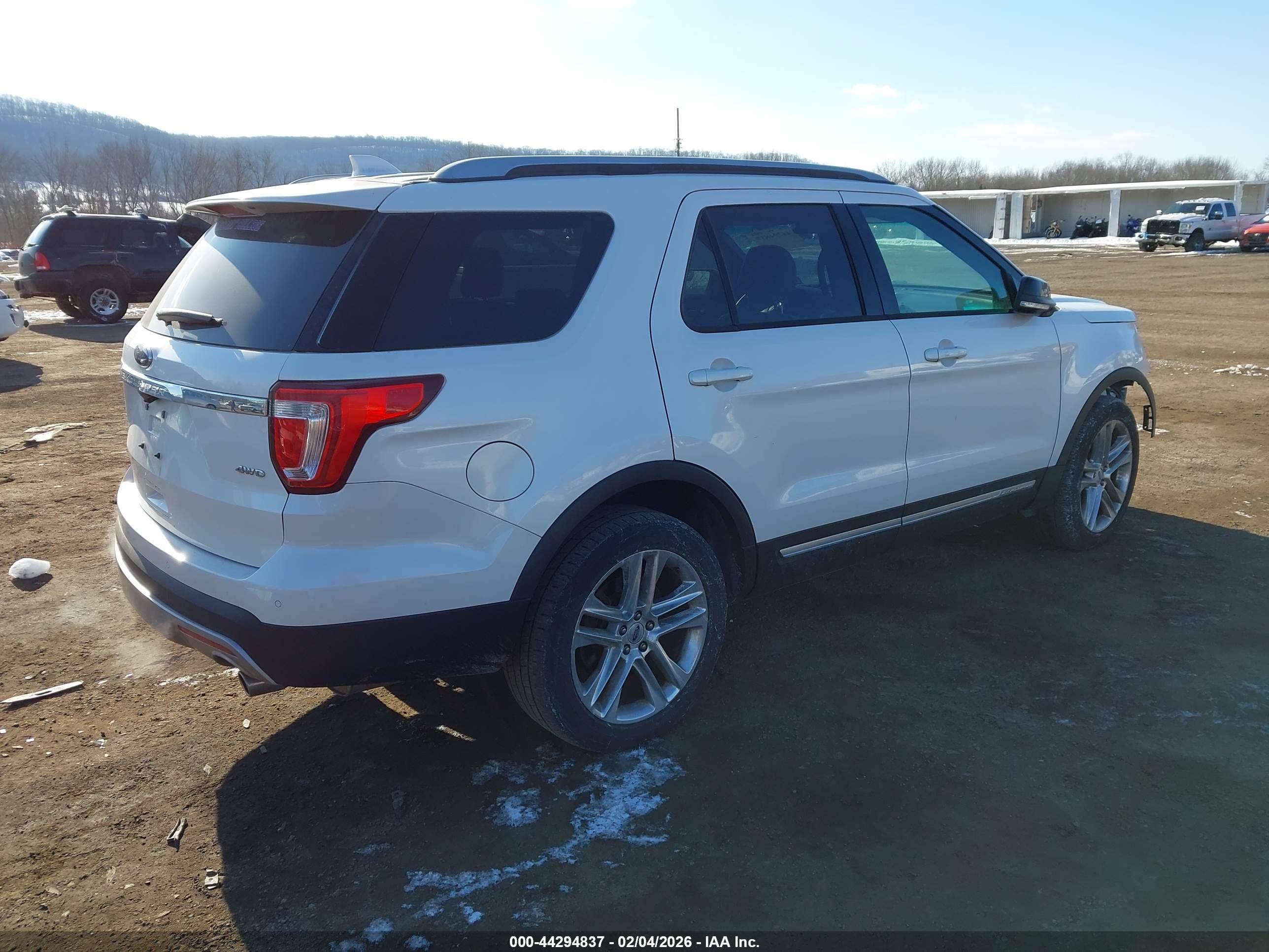 FORD EXPLORER image 4