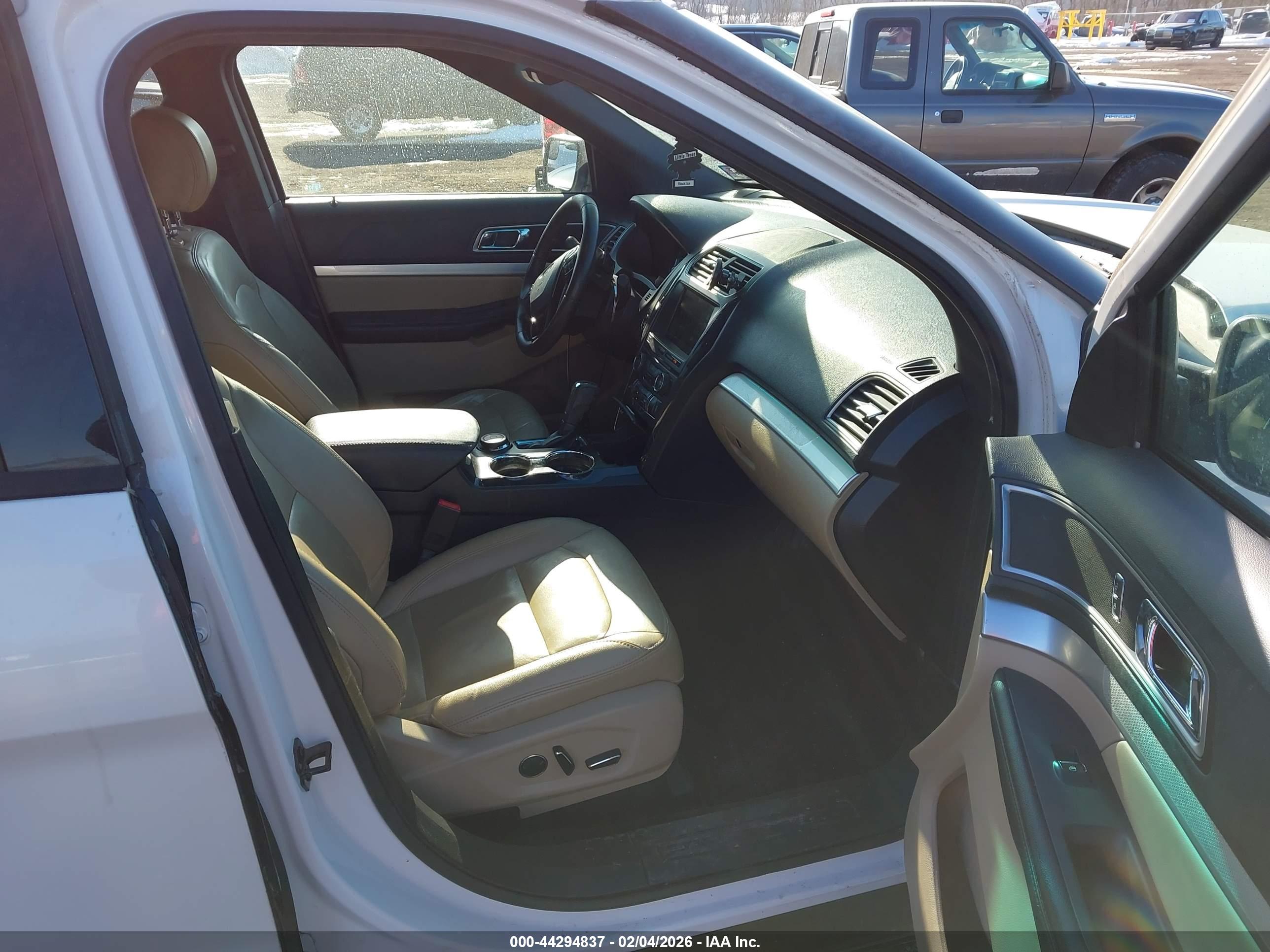 FORD EXPLORER image 5