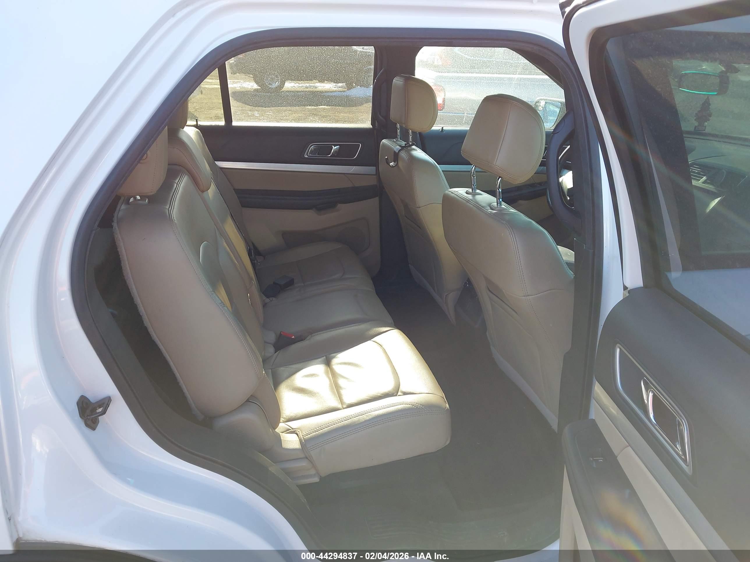 FORD EXPLORER image 8