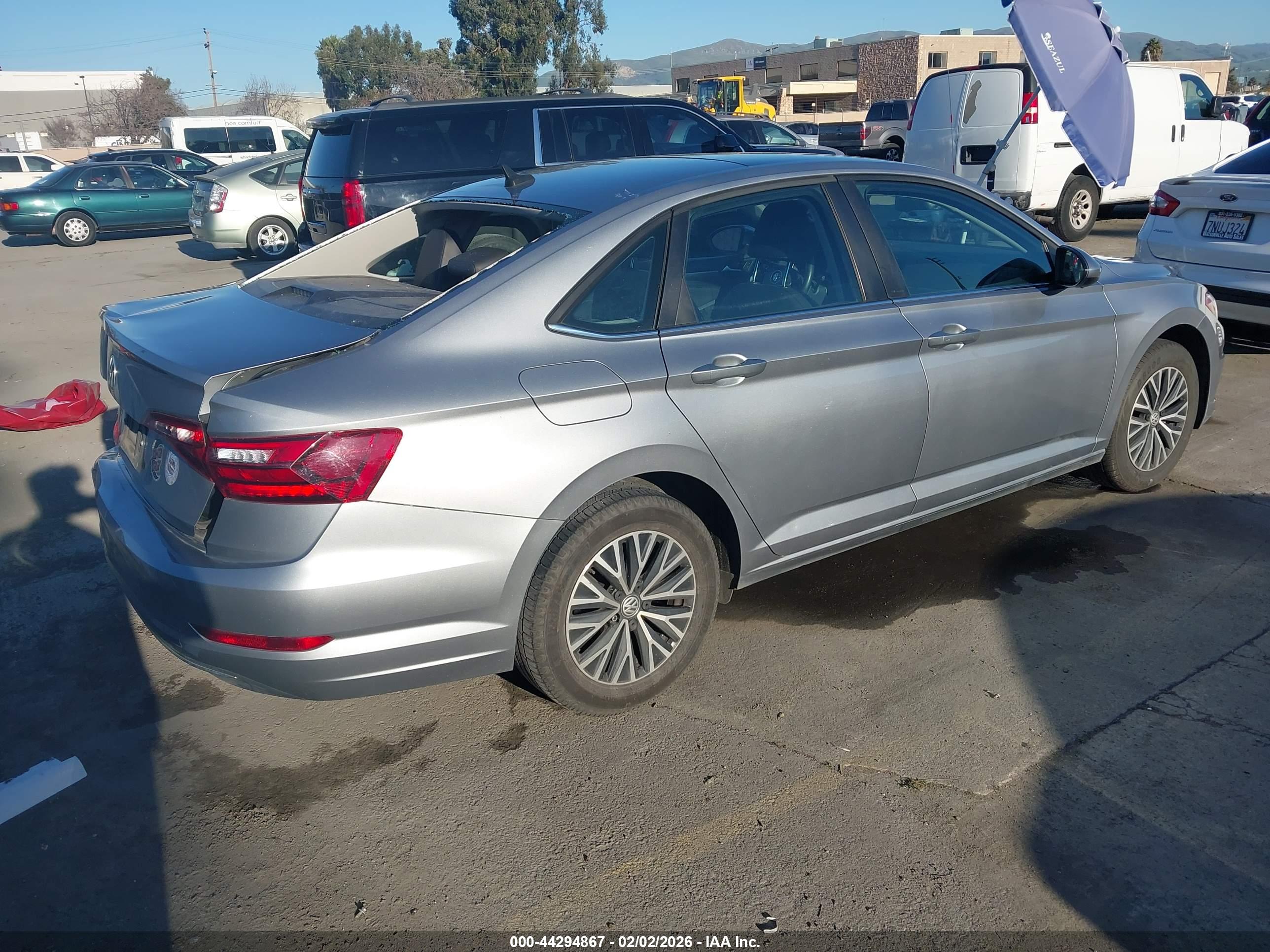VOLKSWAGEN JETTA image 4