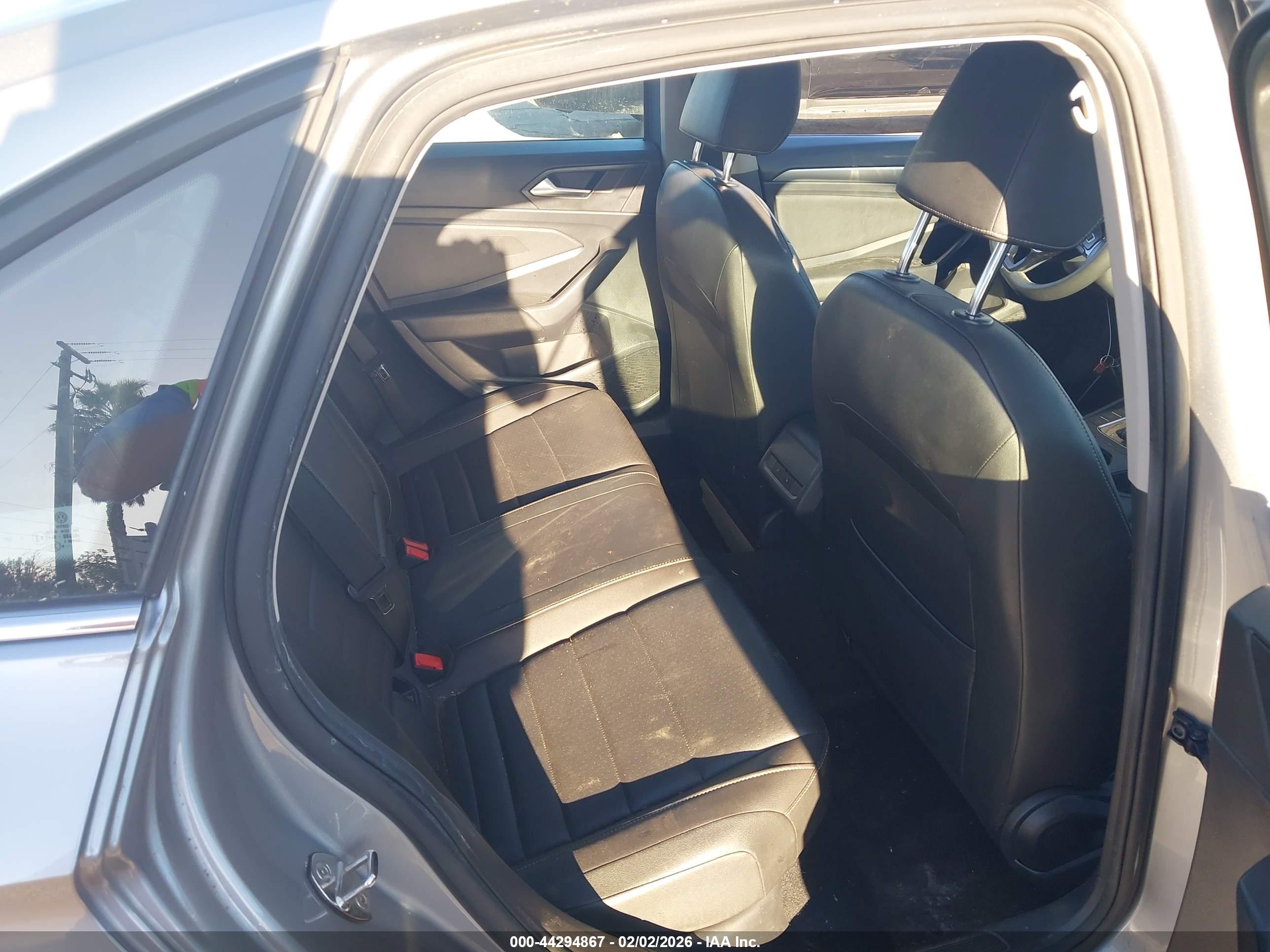 VOLKSWAGEN JETTA image 8