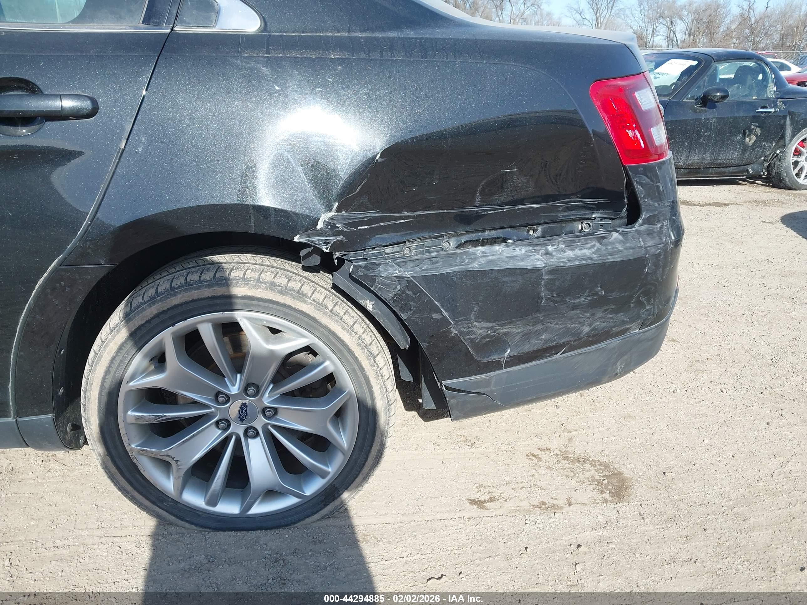 FORD TAURUS image 6