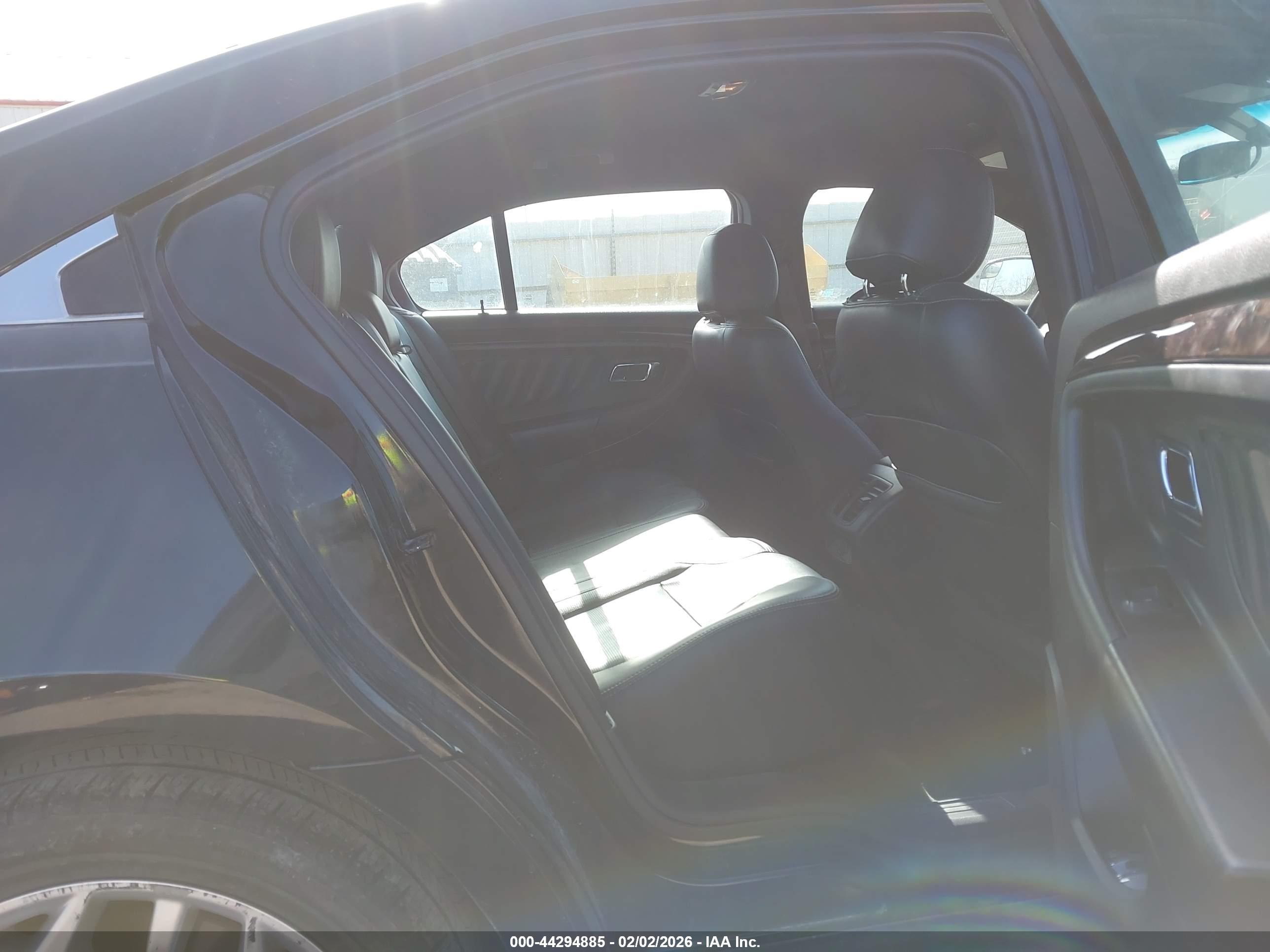 FORD TAURUS image 8