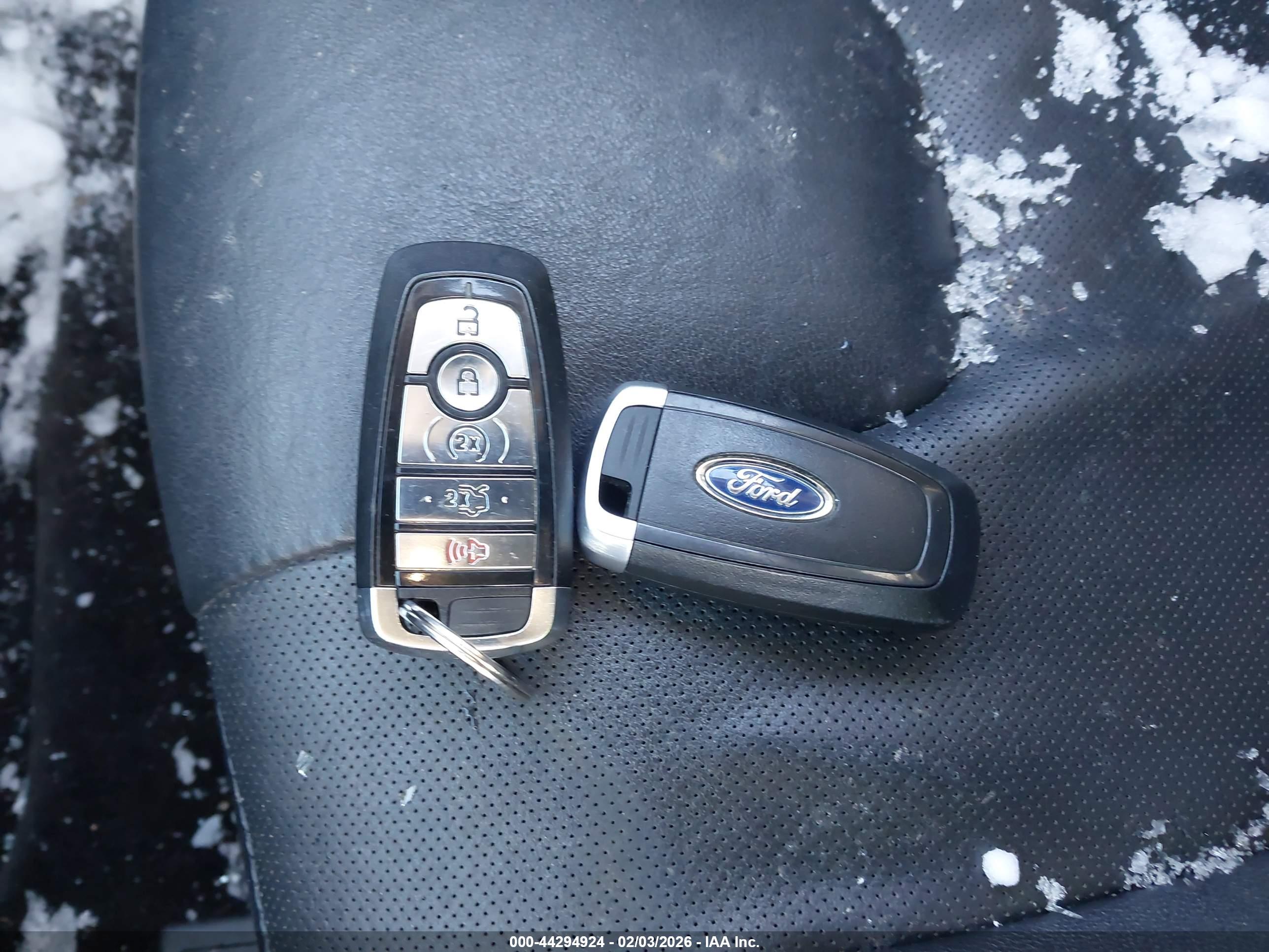 FORD FUSION image 11