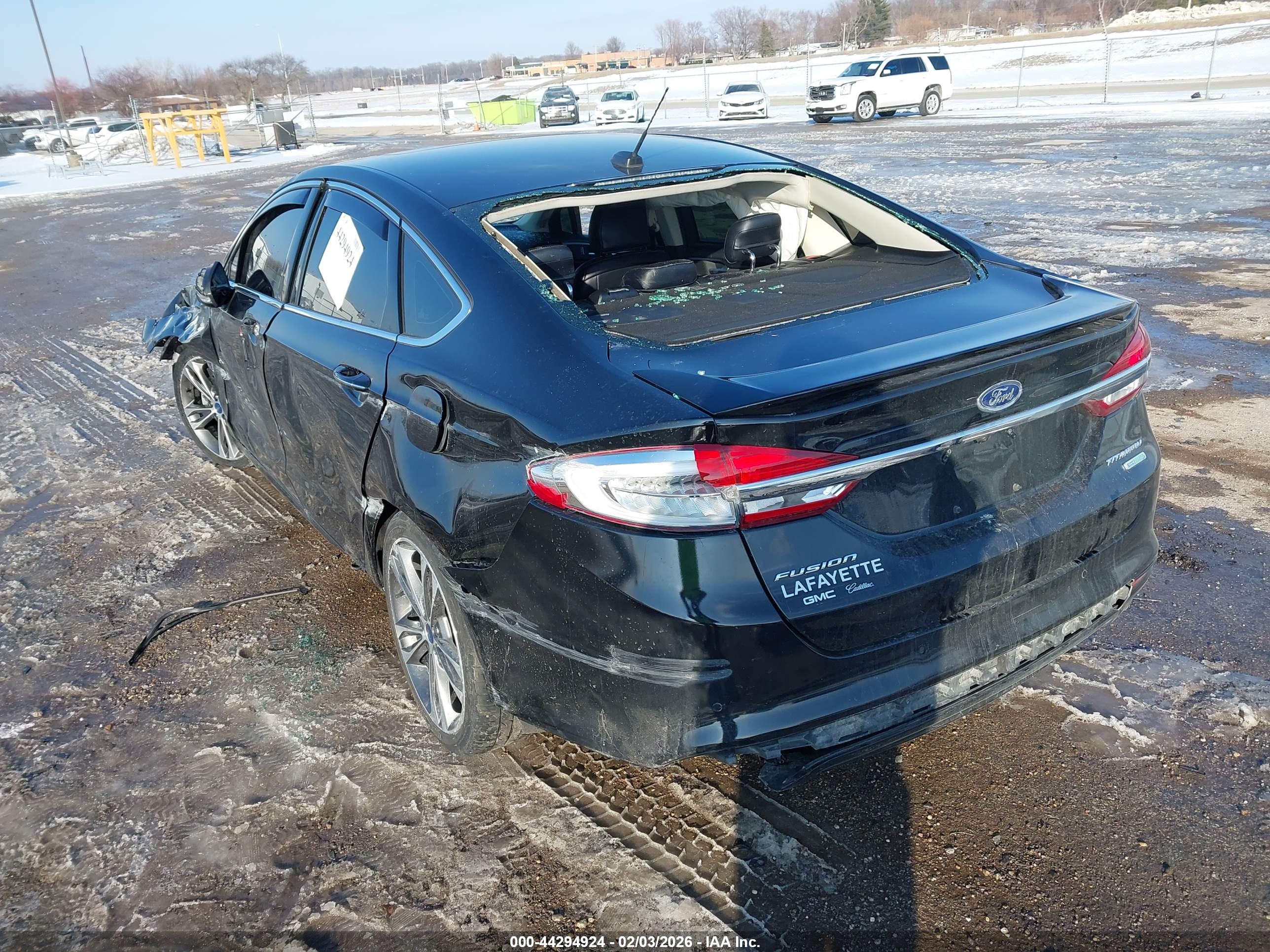 FORD FUSION image 3
