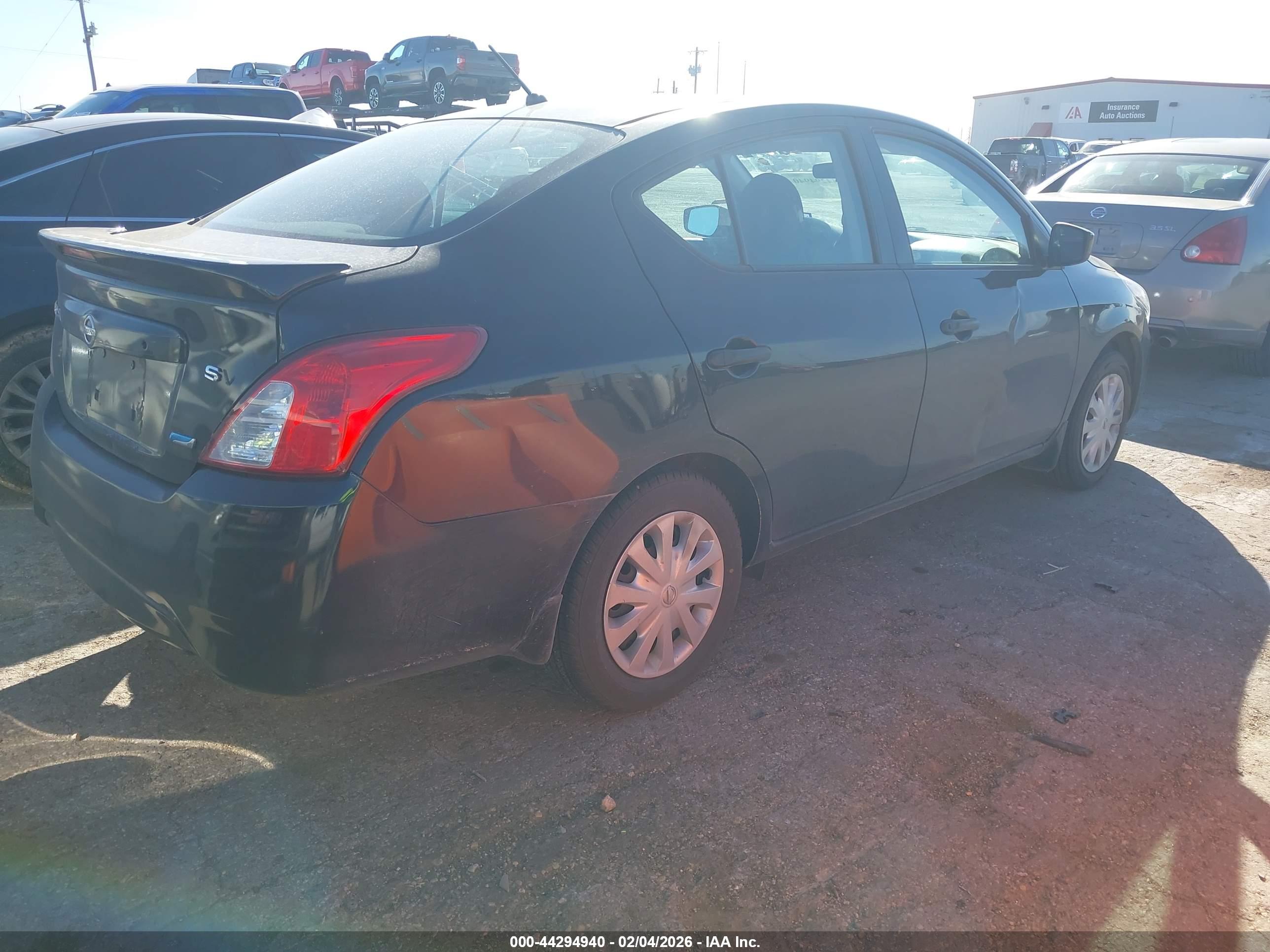 NISSAN VERSA image 4