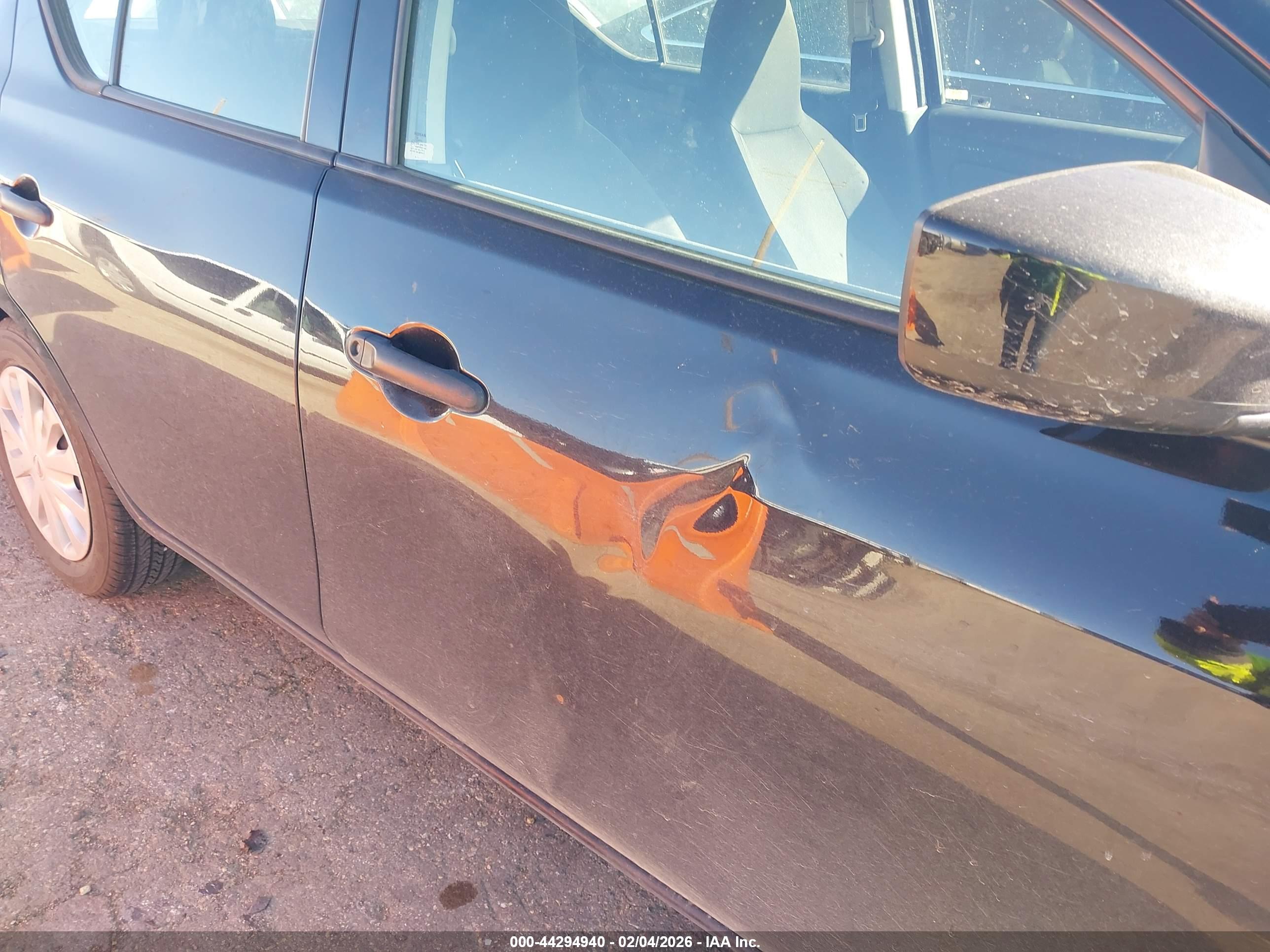 NISSAN VERSA image 6