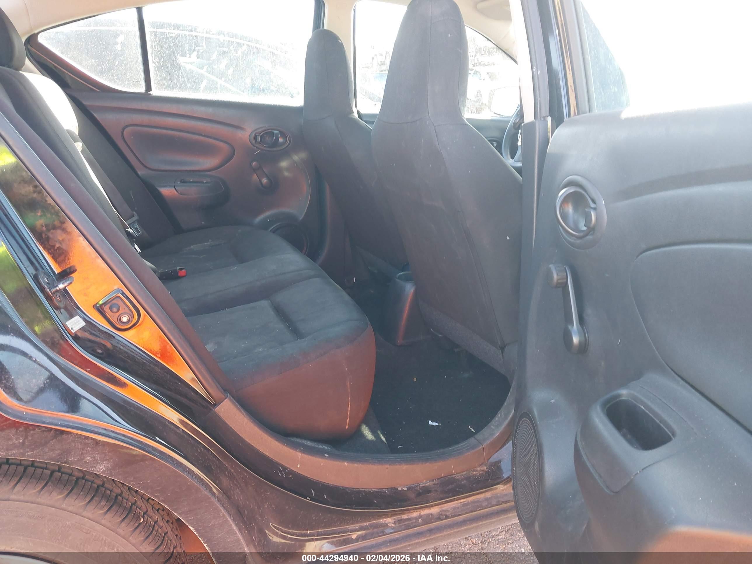 NISSAN VERSA image 8