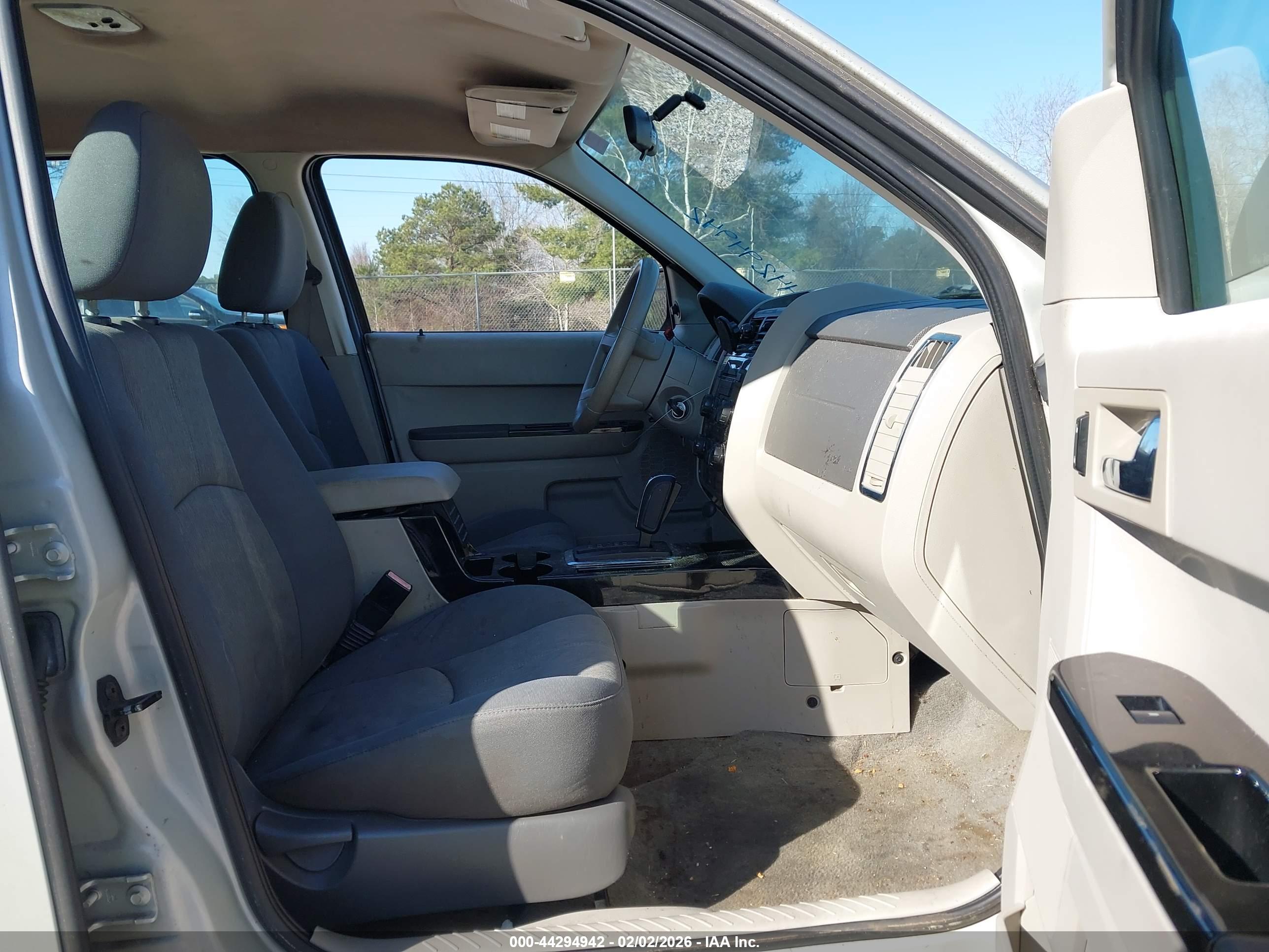 MAZDA TRIBUTE image 5