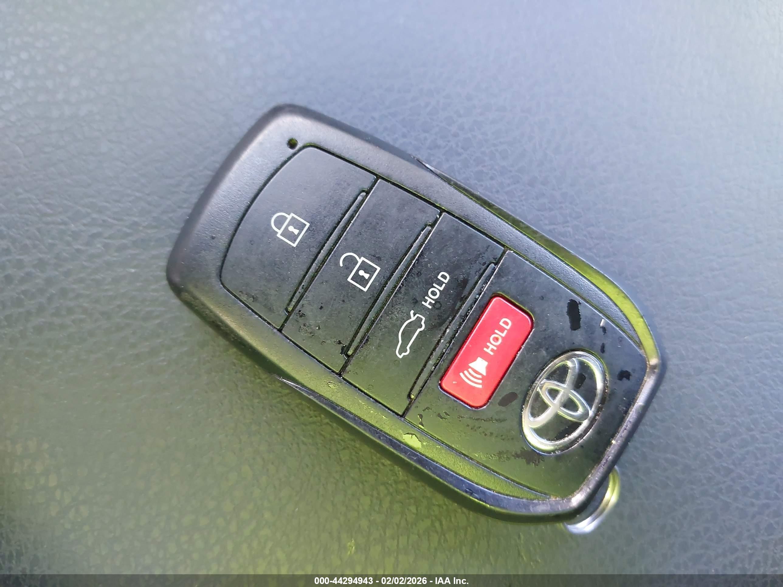 TOYOTA CAMRY image 11
