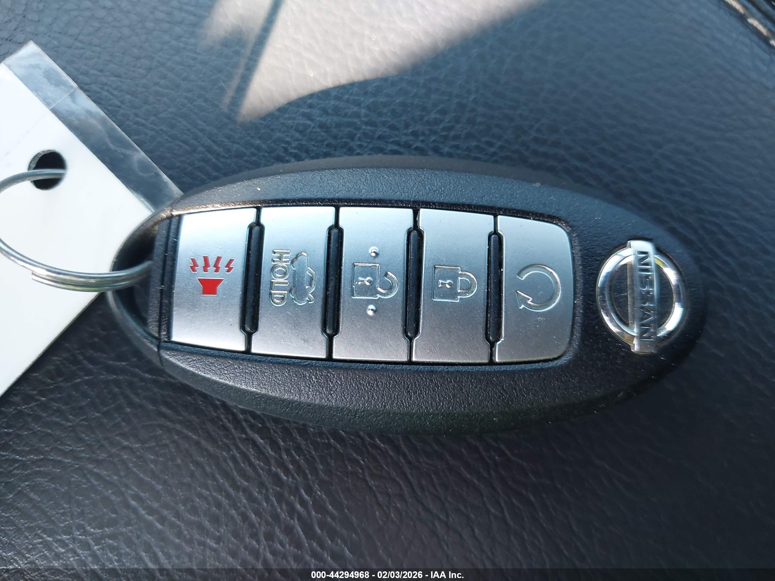 NISSAN MAXIMA image 11