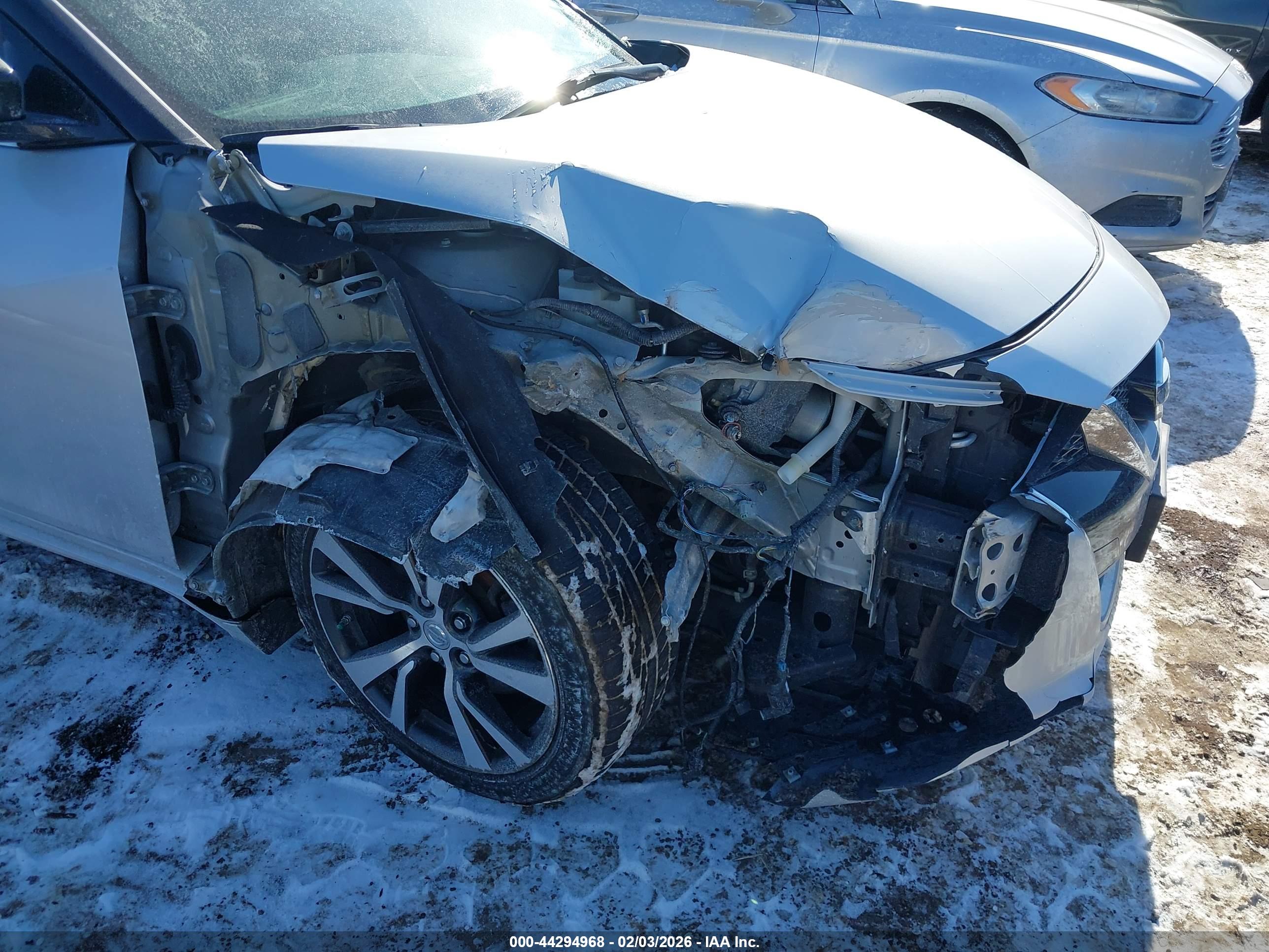 NISSAN MAXIMA image 6