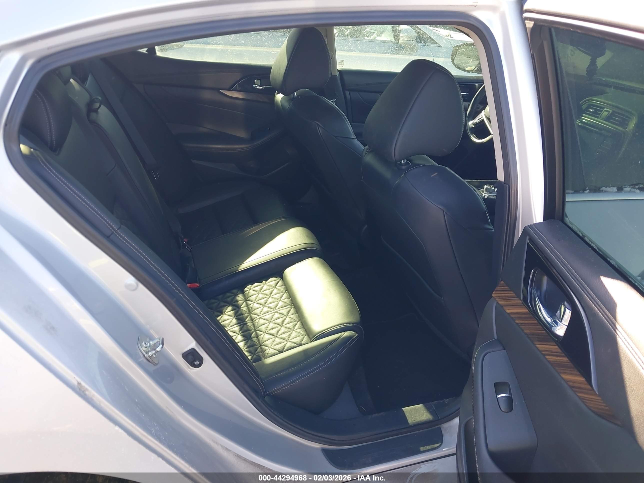 NISSAN MAXIMA image 8
