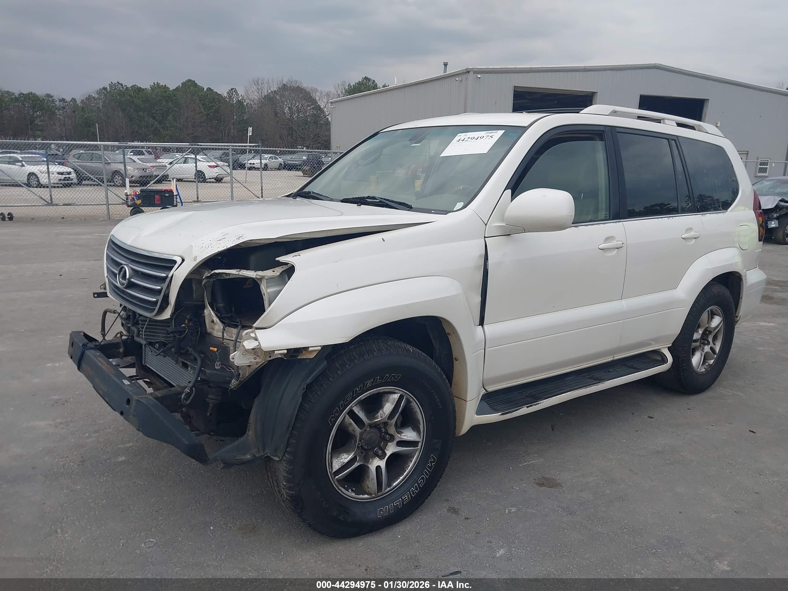 LEXUS GX image 2