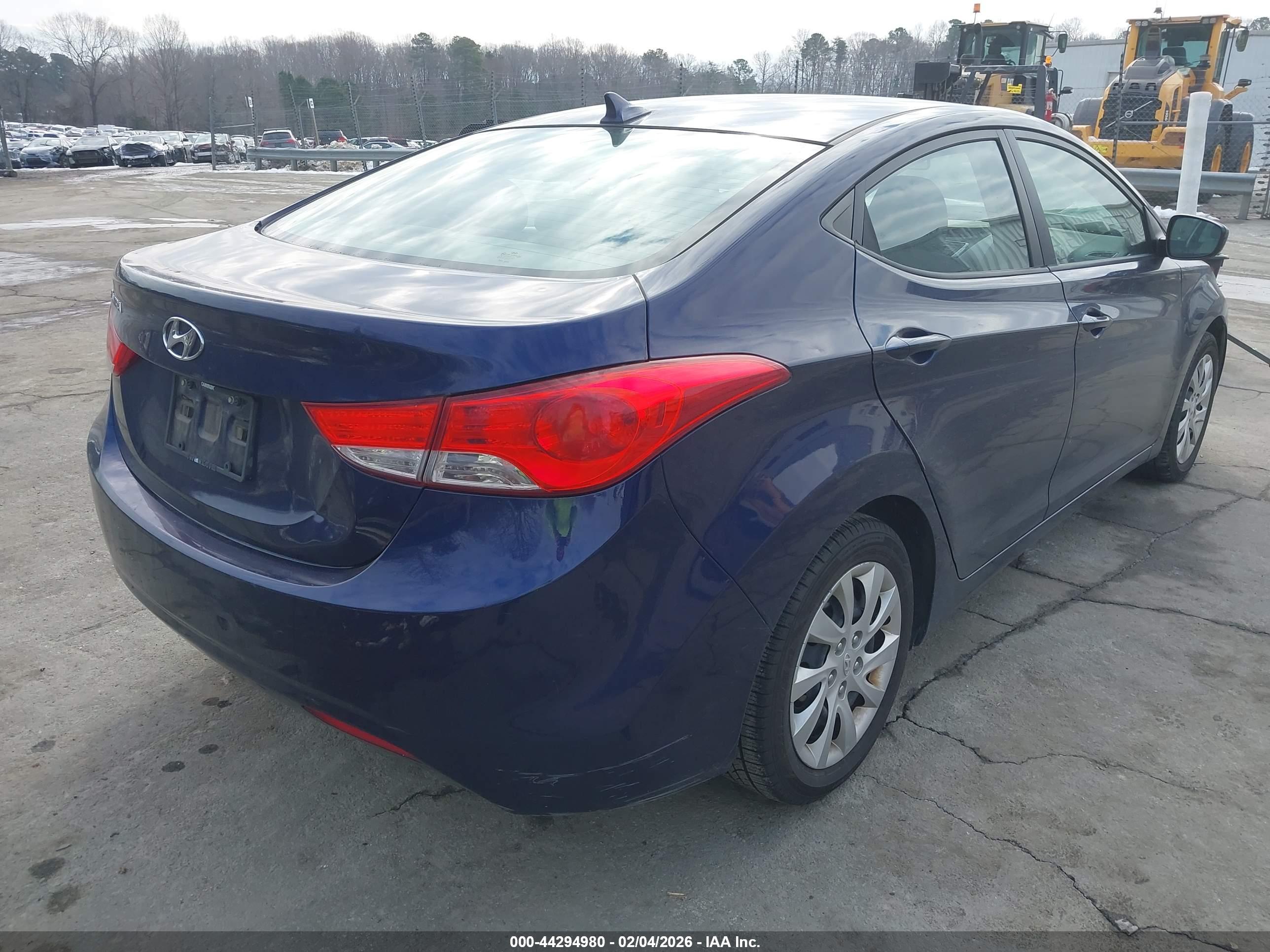 HYUNDAI ELANTRA image 4