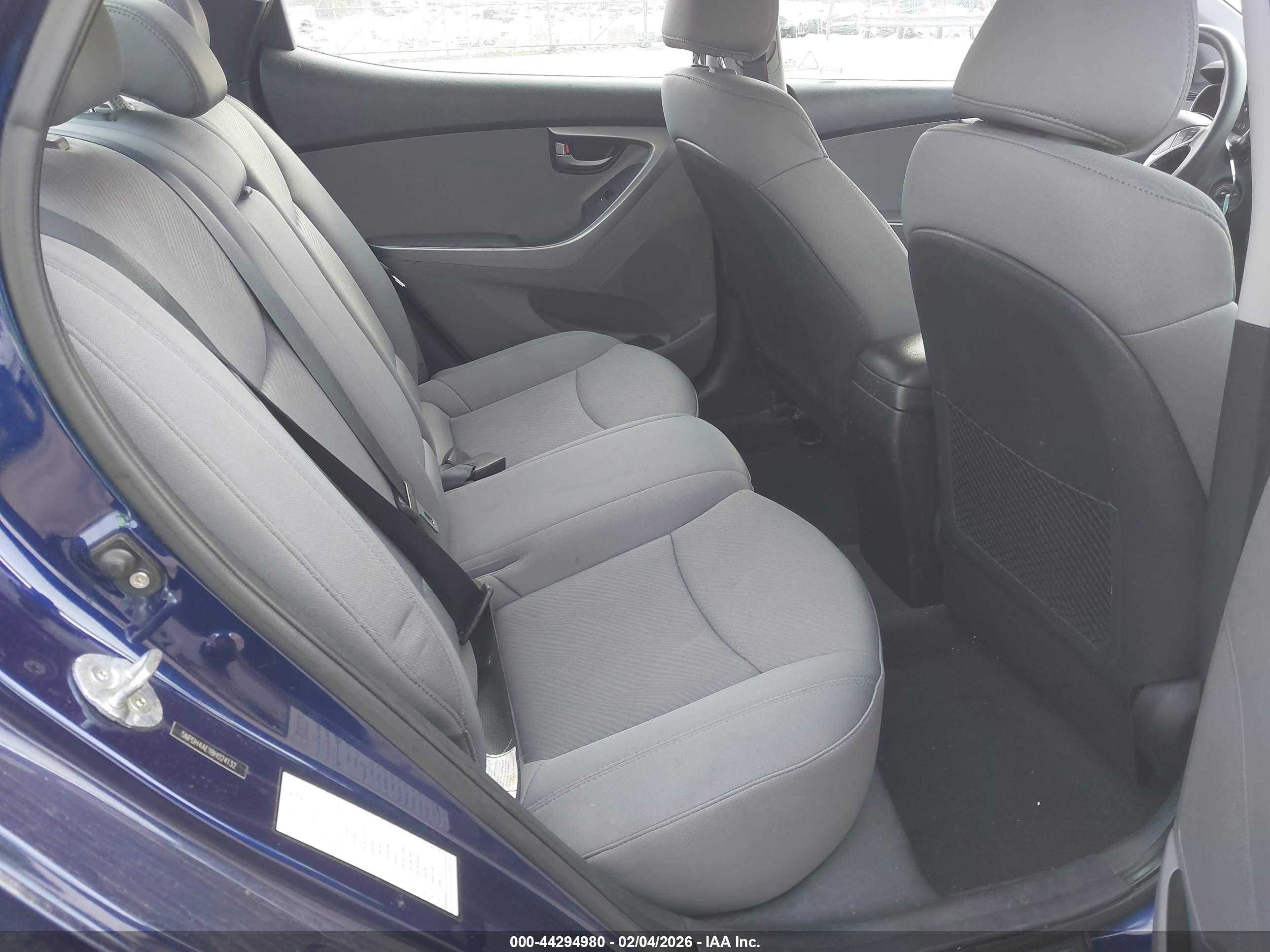 HYUNDAI ELANTRA image 8