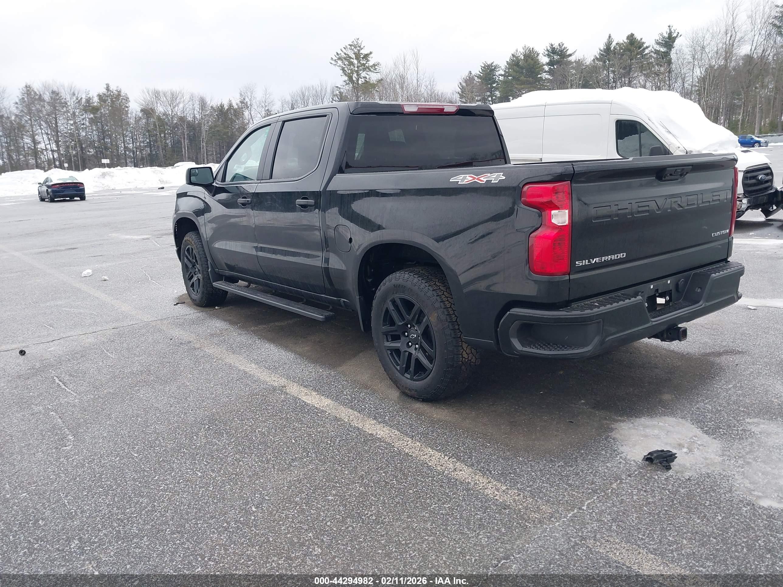 CHEVROLET SILVERADO image 3