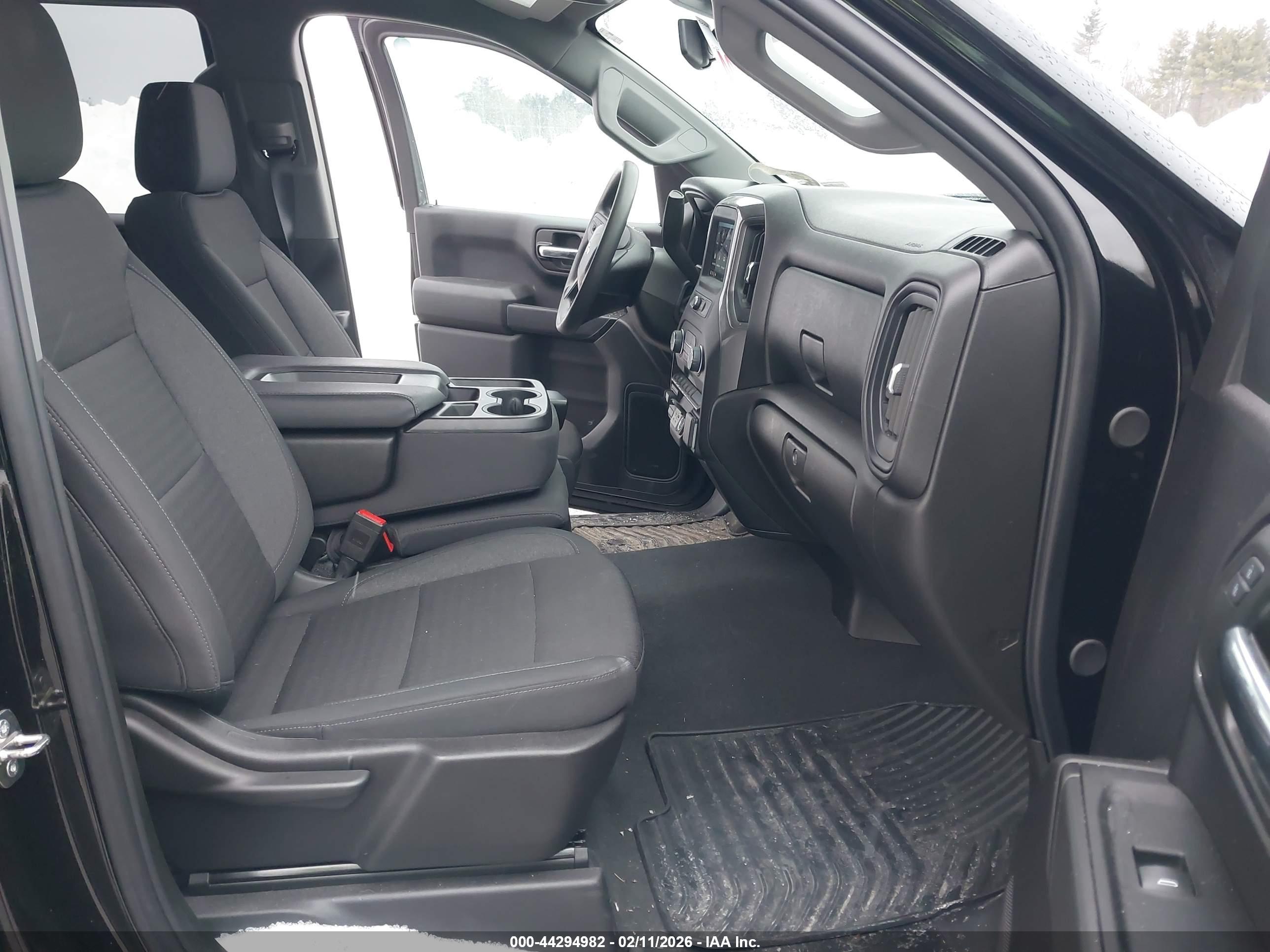 CHEVROLET SILVERADO image 5