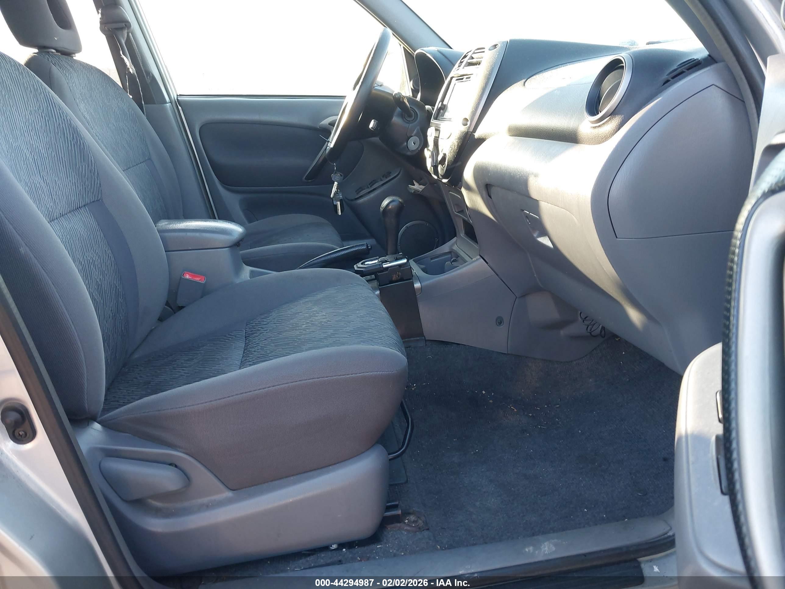 TOYOTA RAV4 image 5