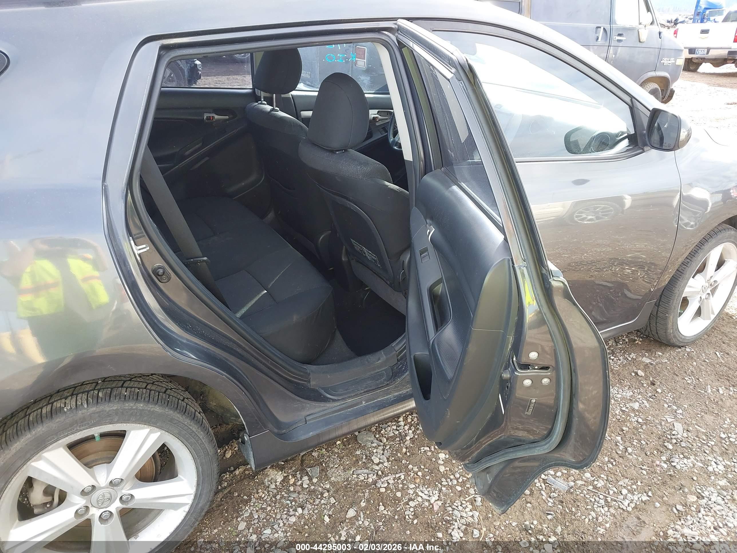 TOYOTA MATRIX image 8