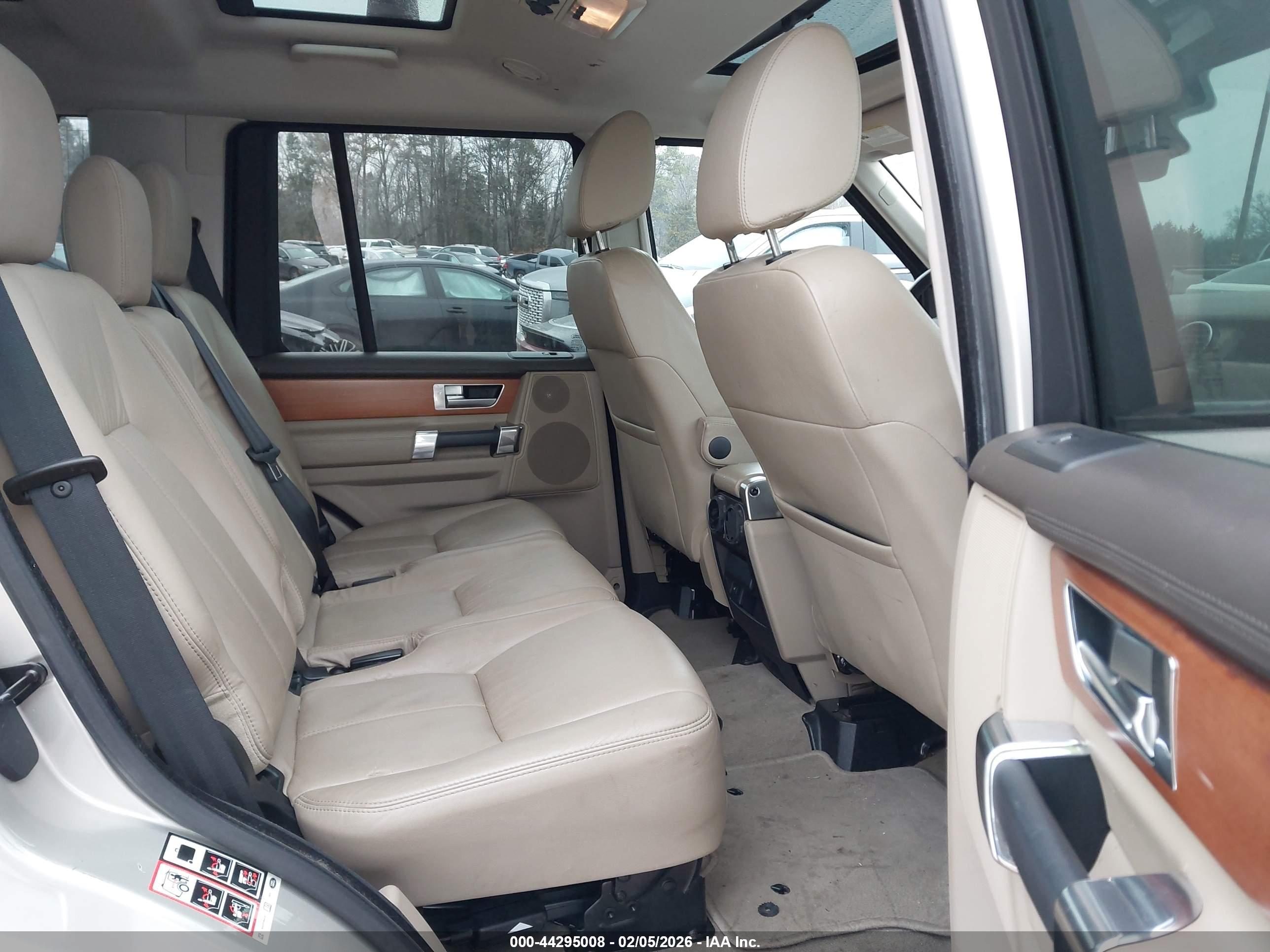 LAND ROVER image 8