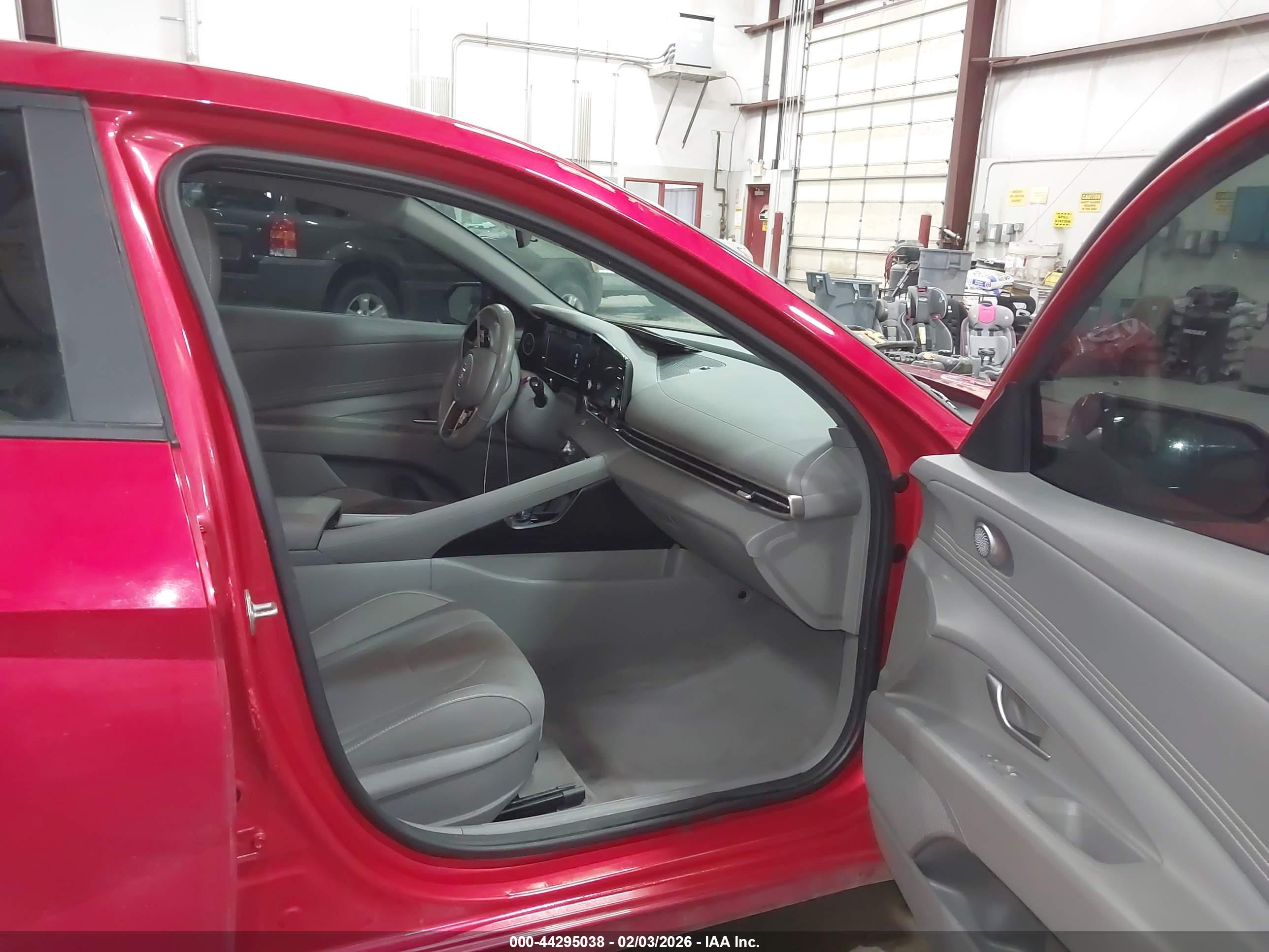 HYUNDAI ELANTRA image 5