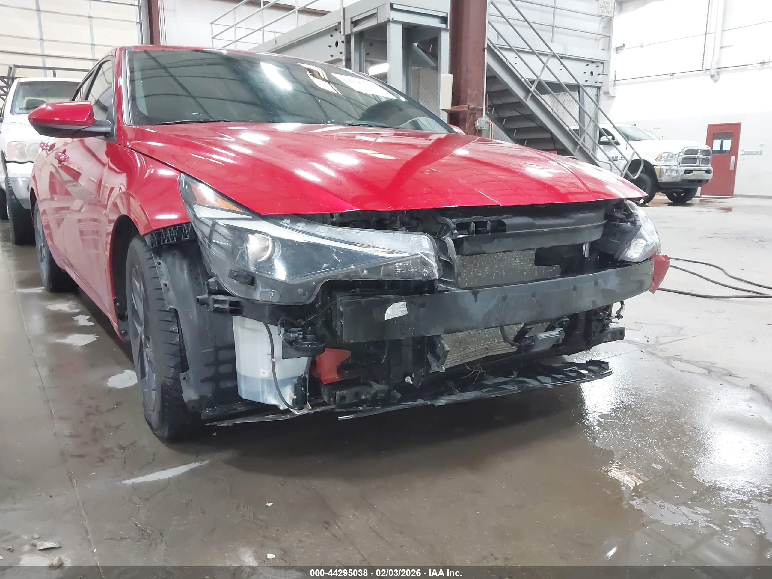 HYUNDAI ELANTRA image 6