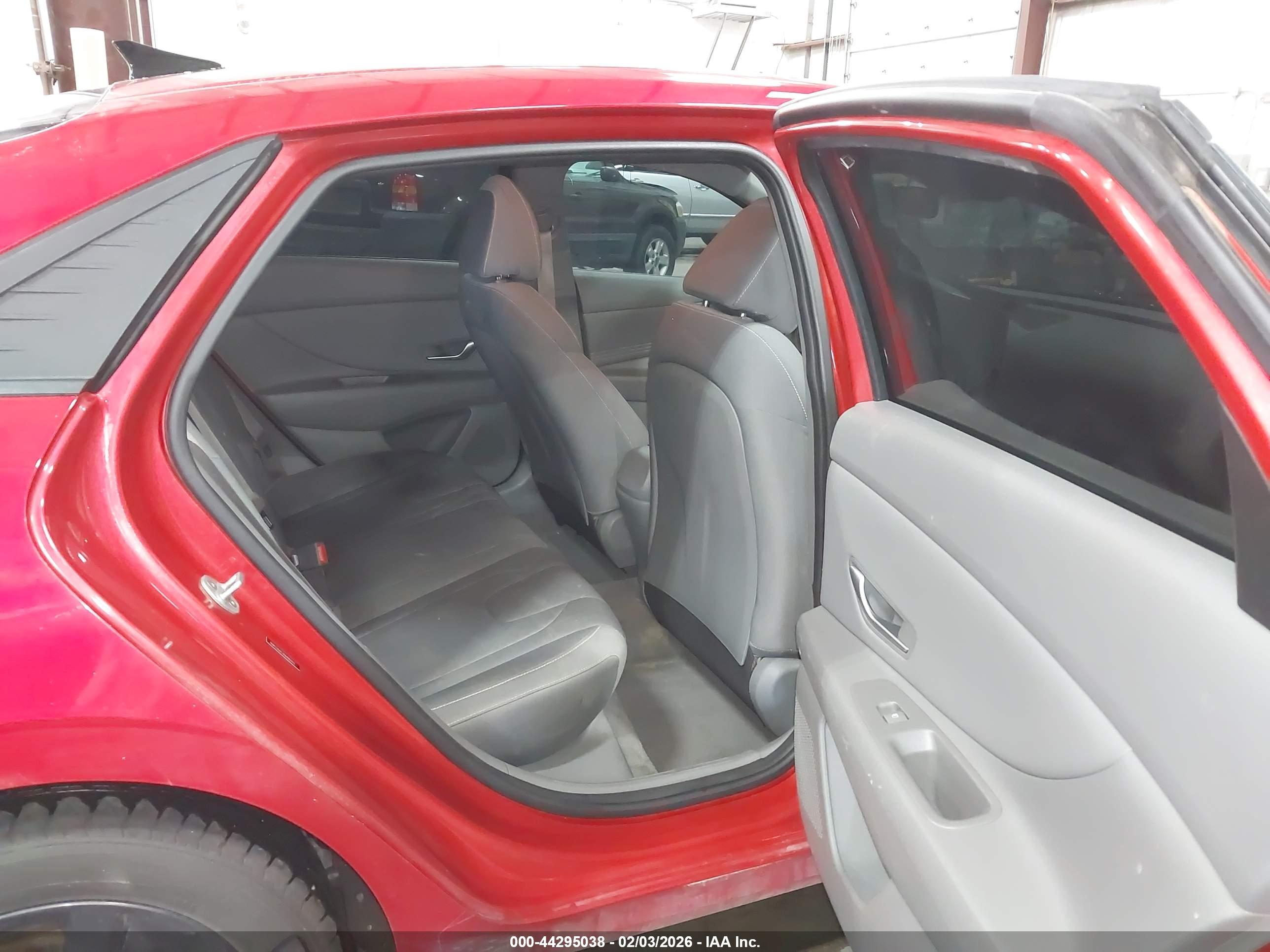 HYUNDAI ELANTRA image 8