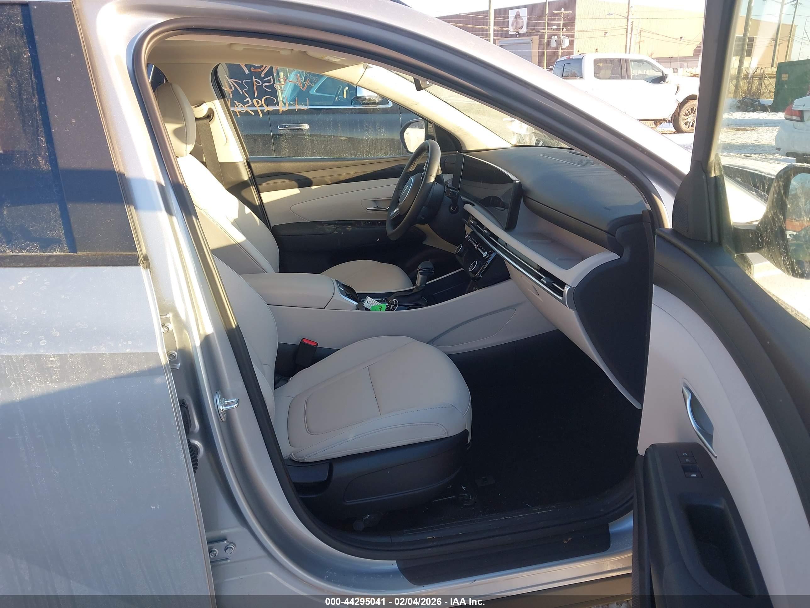HYUNDAI TUCSON image 5