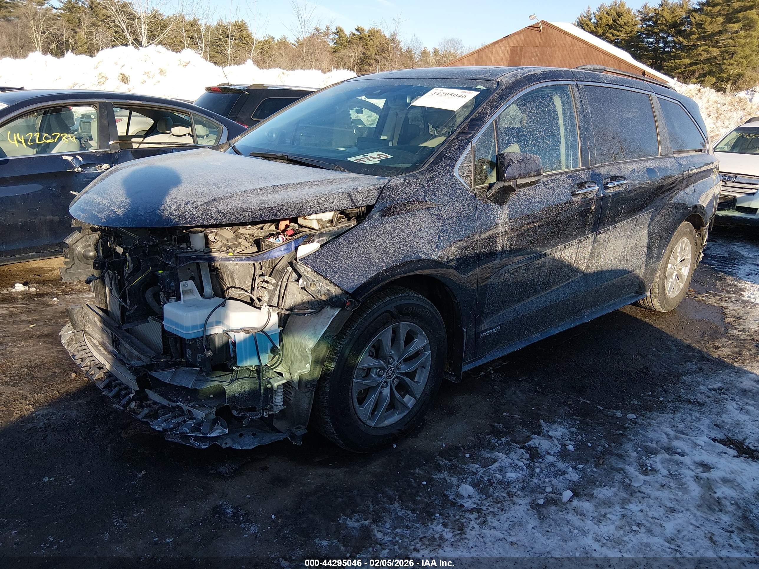 TOYOTA SIENNA image 2
