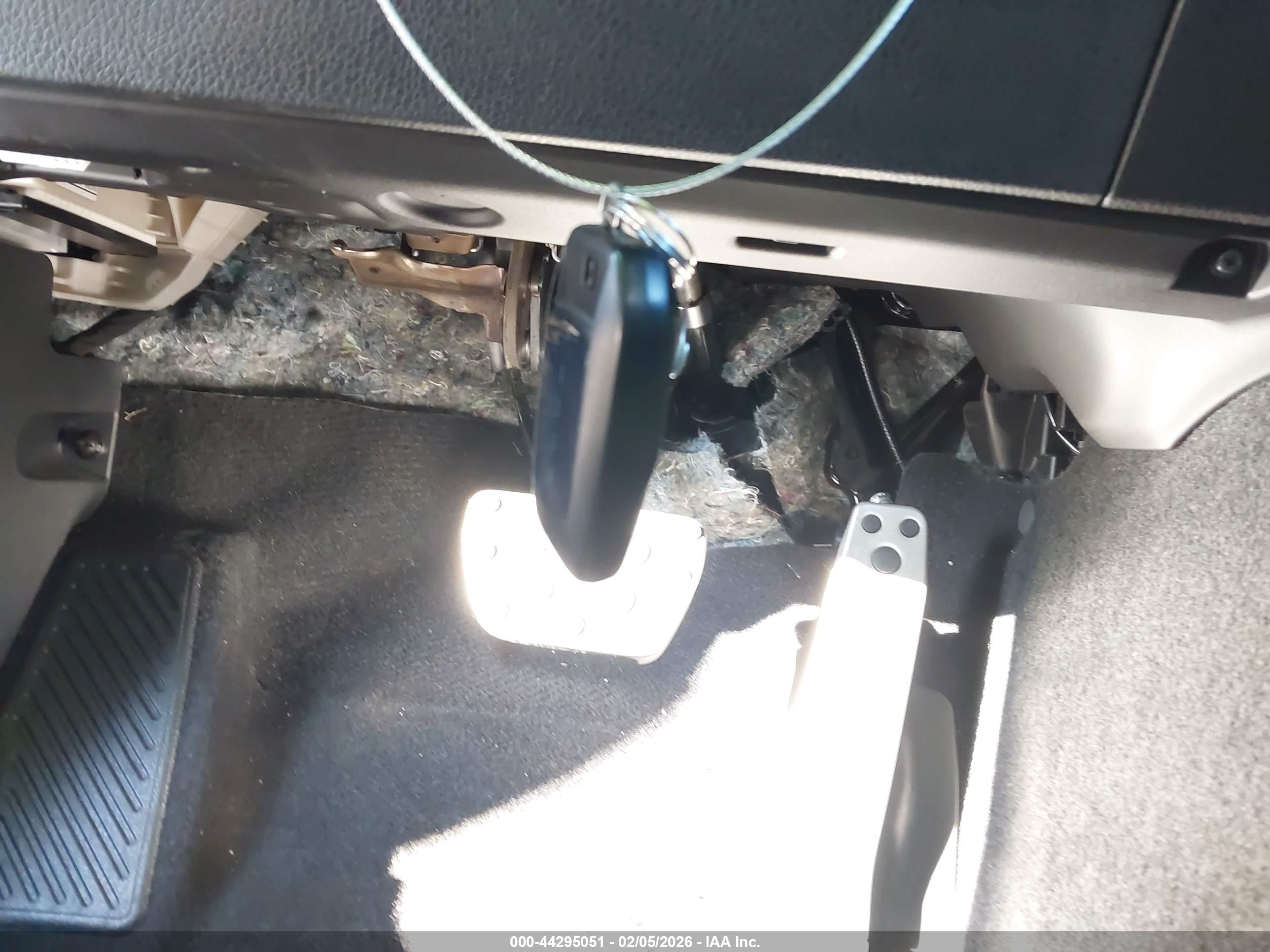 TOYOTA CAMRY image 11