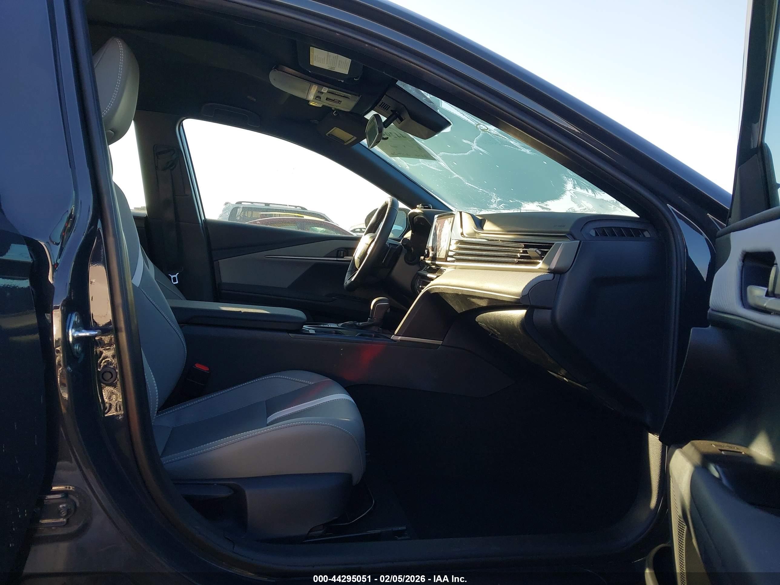 TOYOTA CAMRY image 5