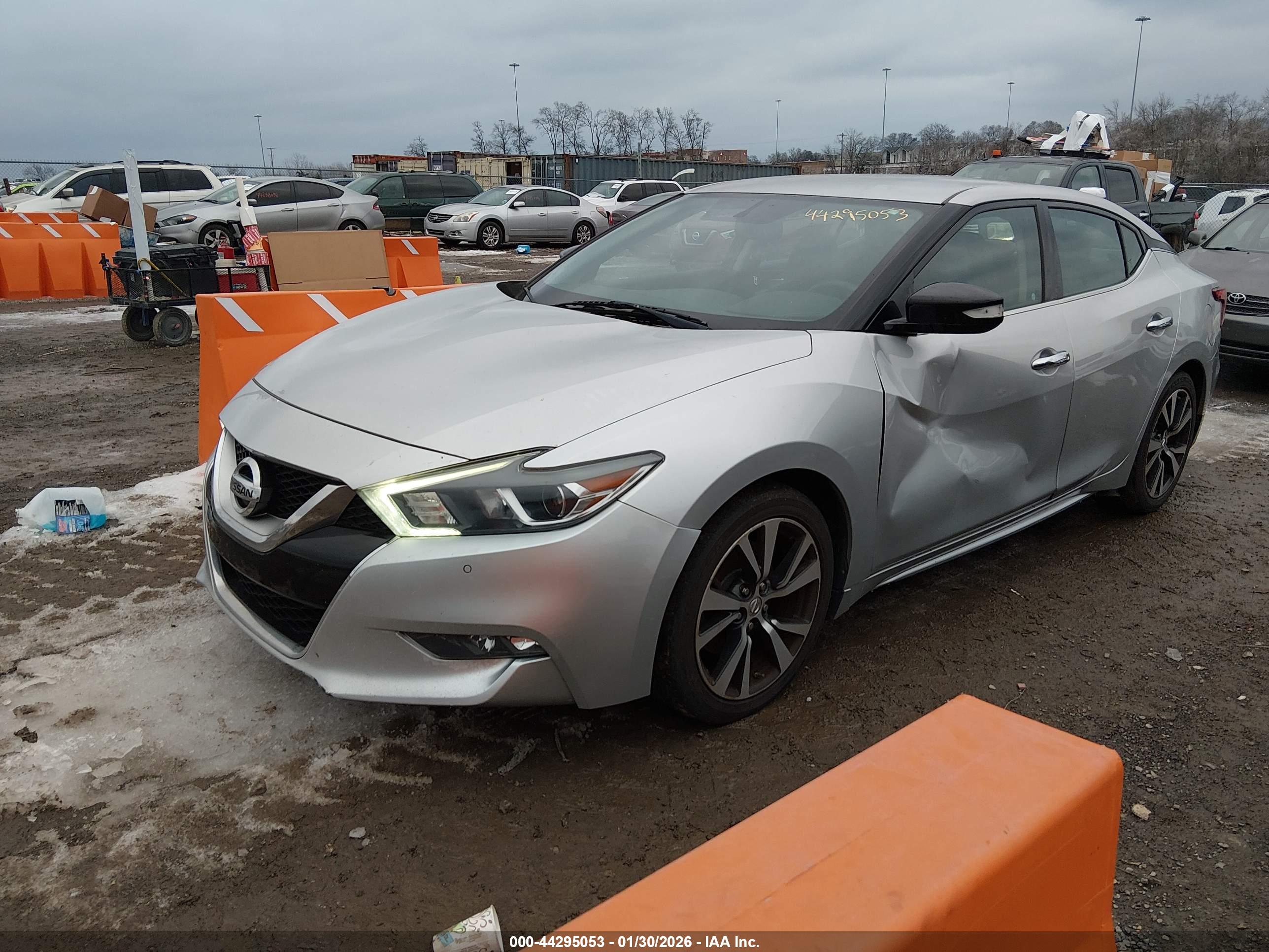 NISSAN MAXIMA image 2