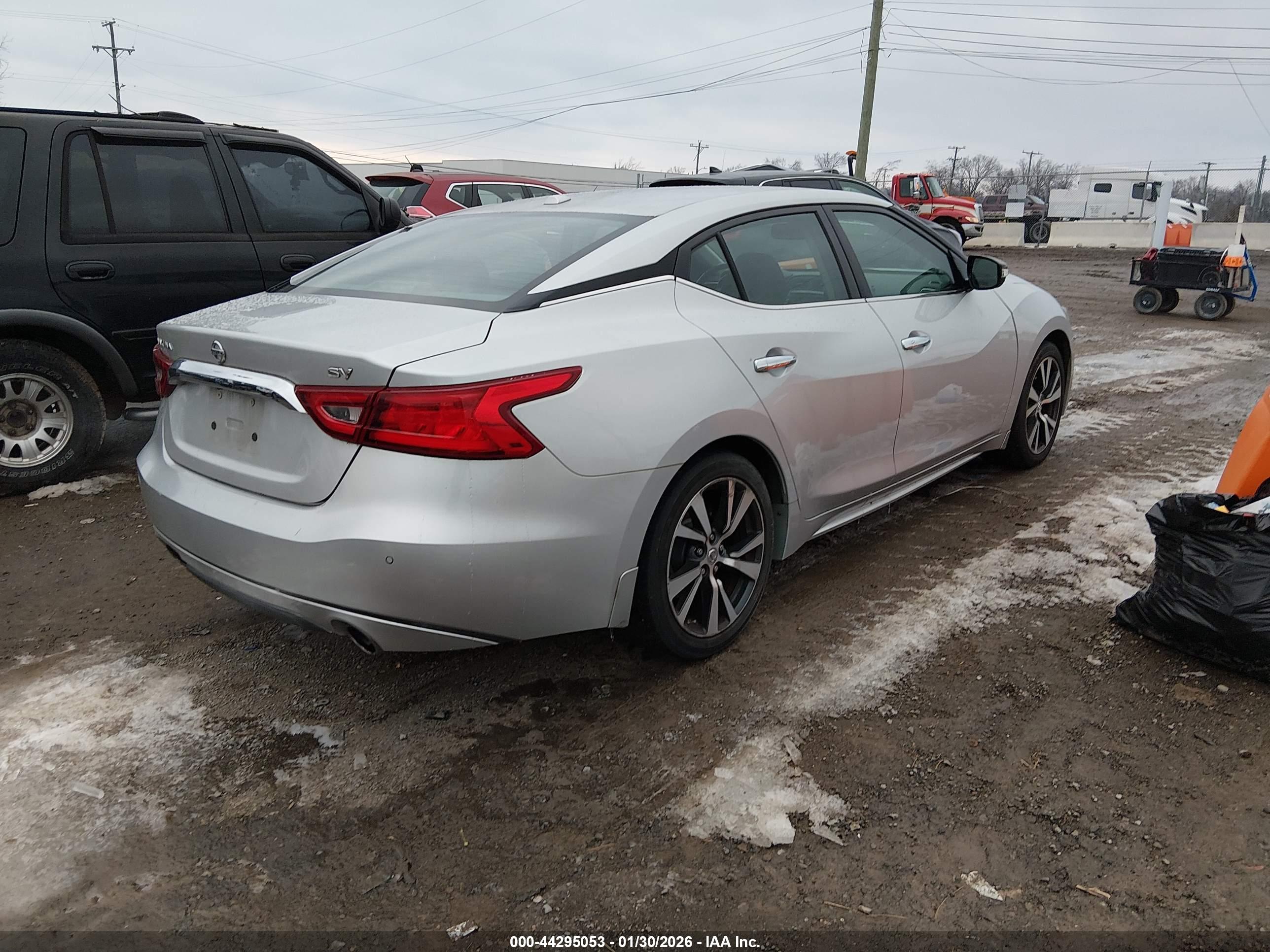 NISSAN MAXIMA image 4