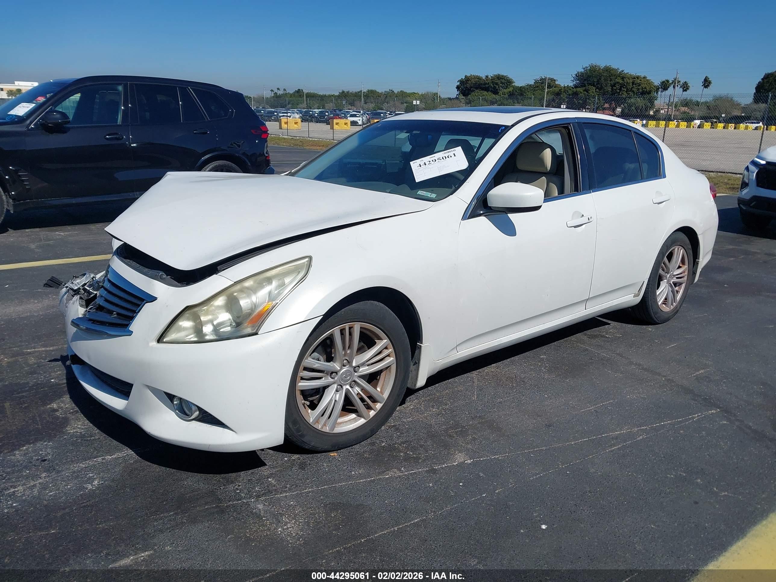 INFINITI G37 image 2