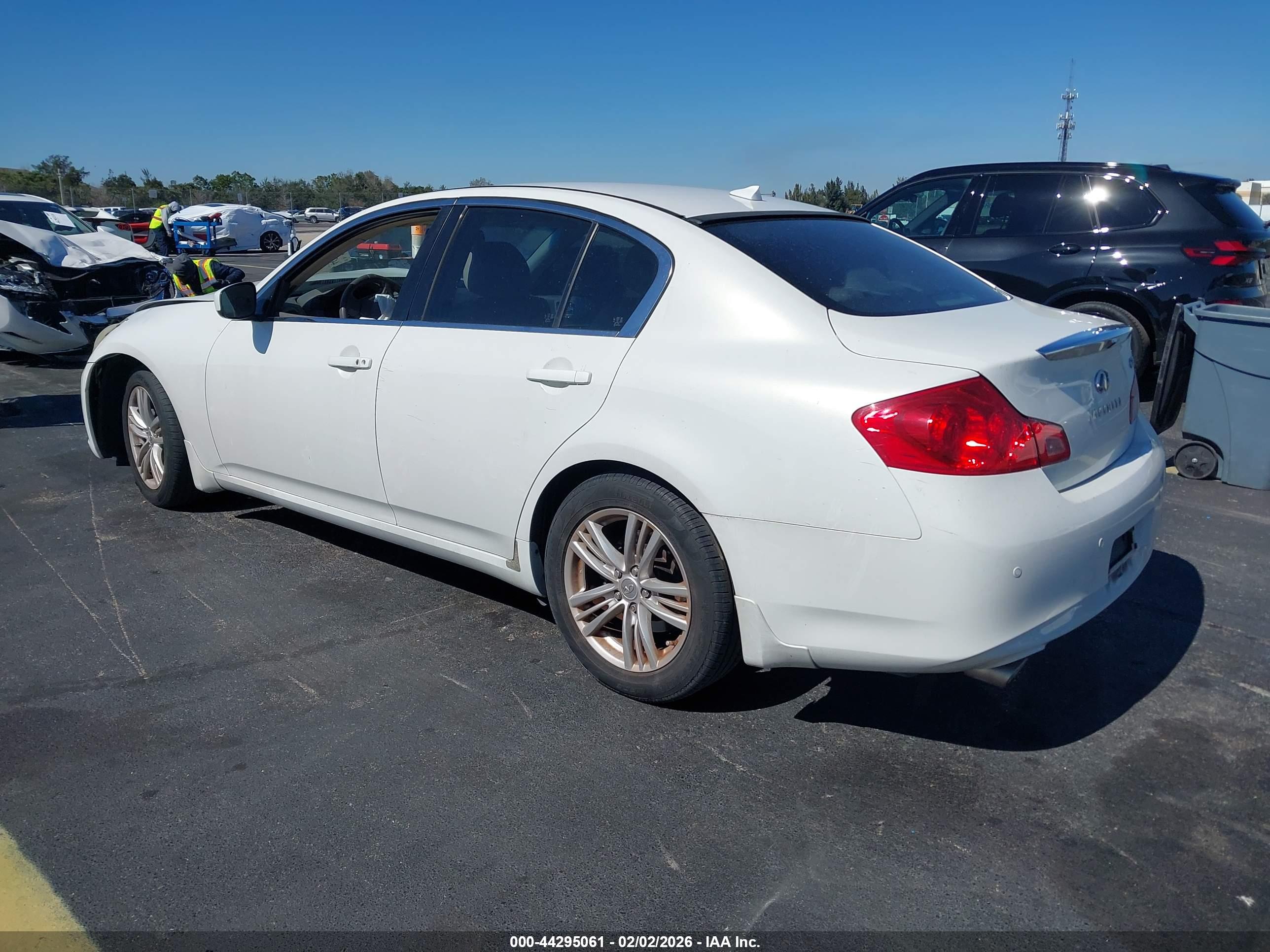 INFINITI G37 image 3