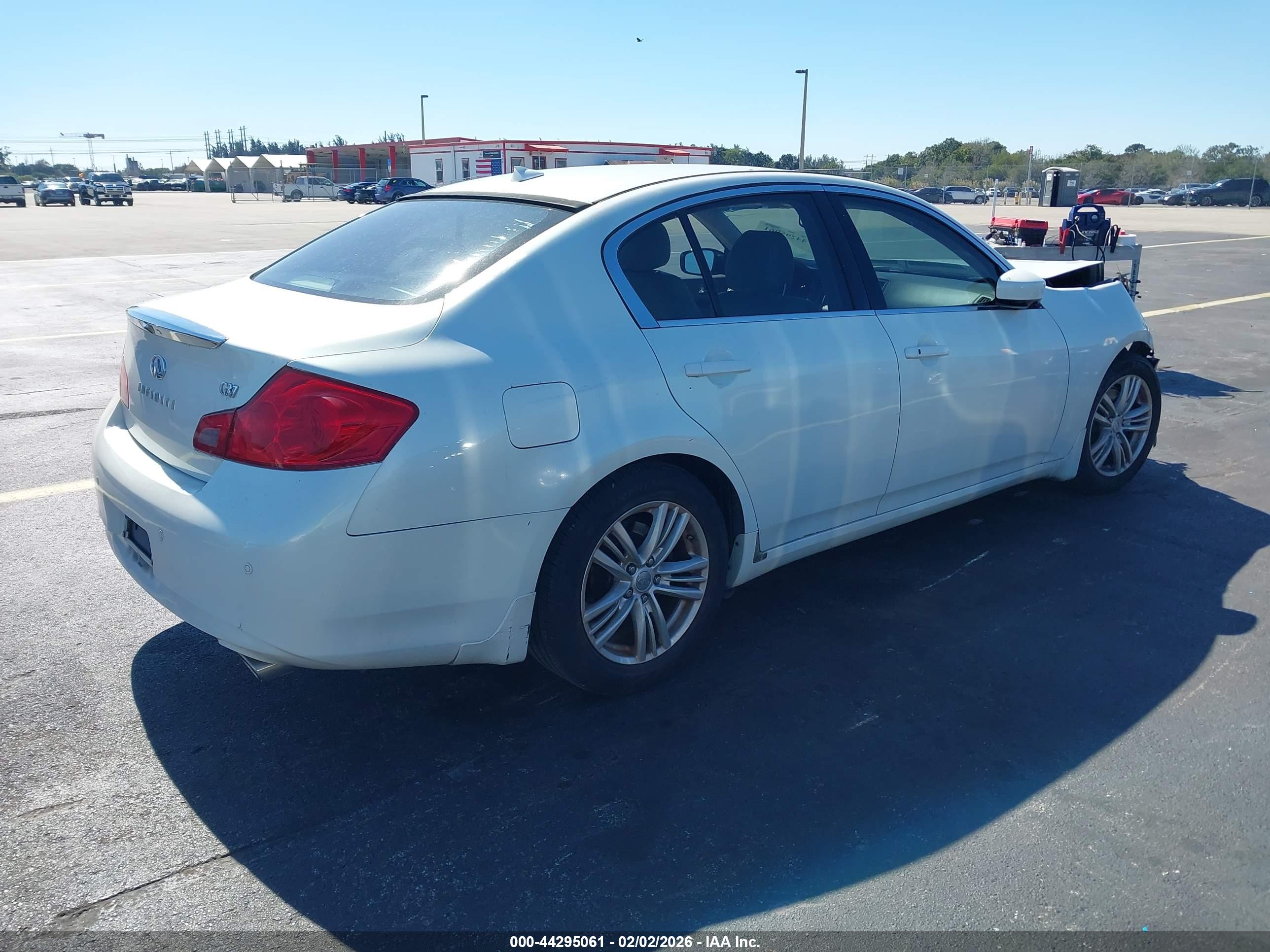 INFINITI G37 image 4