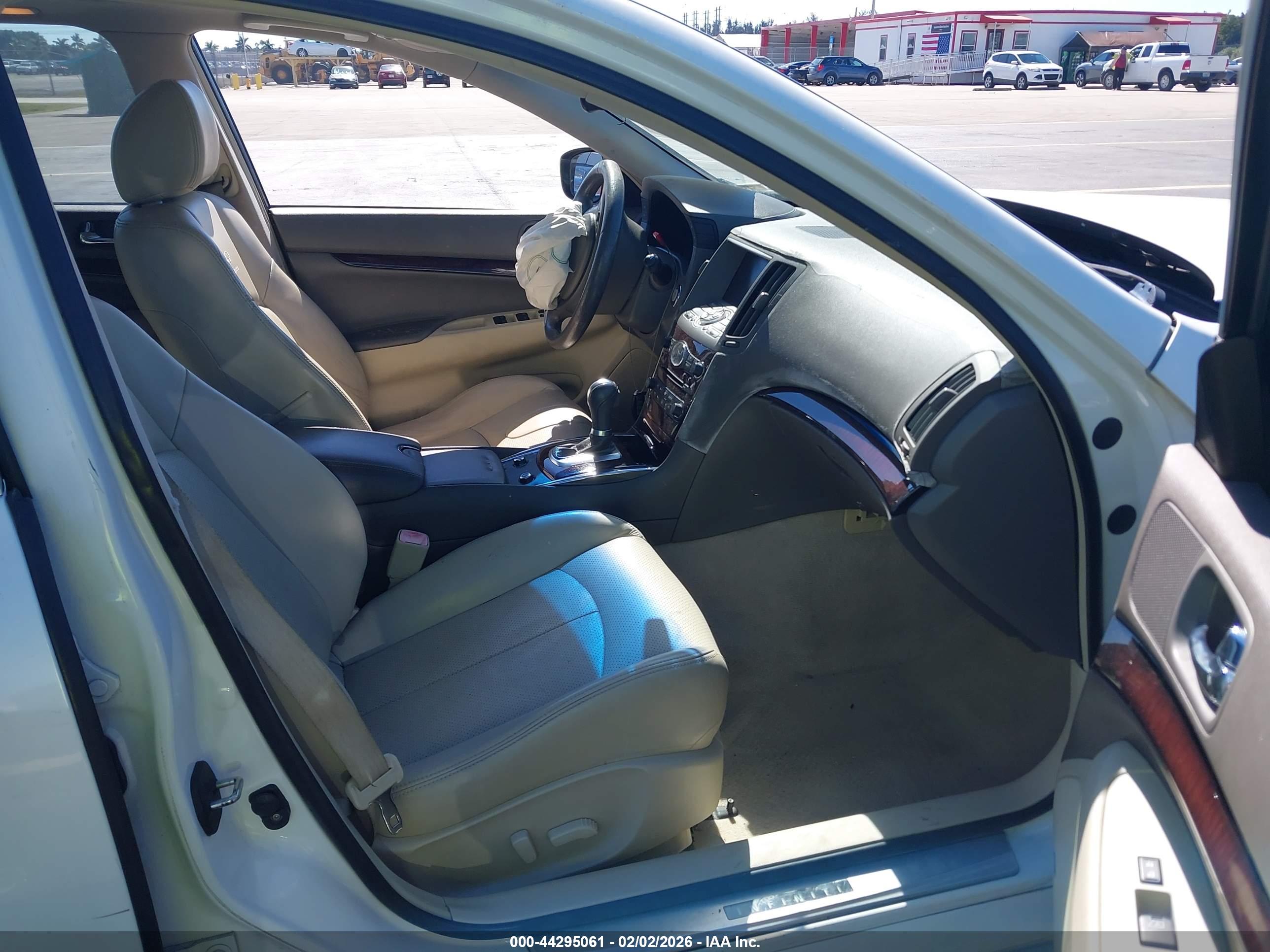 INFINITI G37 image 5
