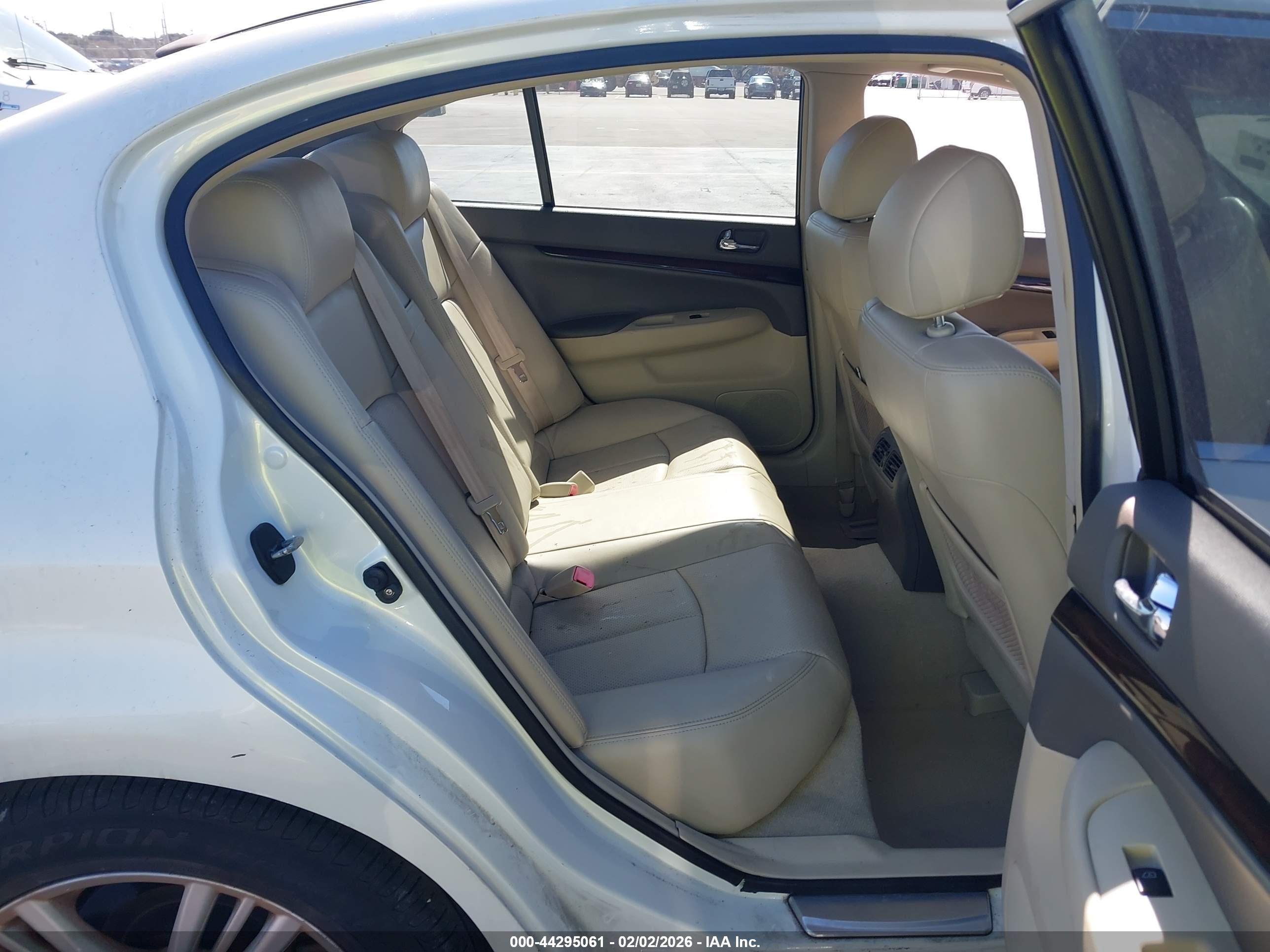 INFINITI G37 image 8