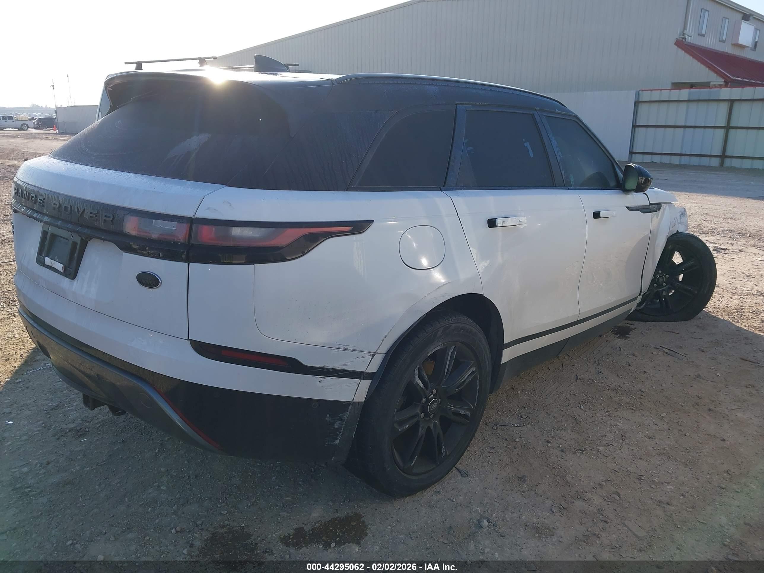 LAND ROVER image 4