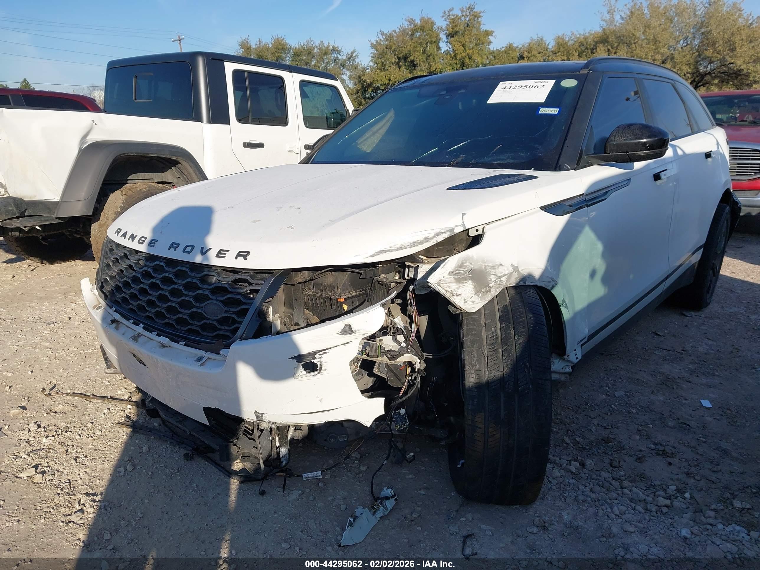 LAND ROVER image 6