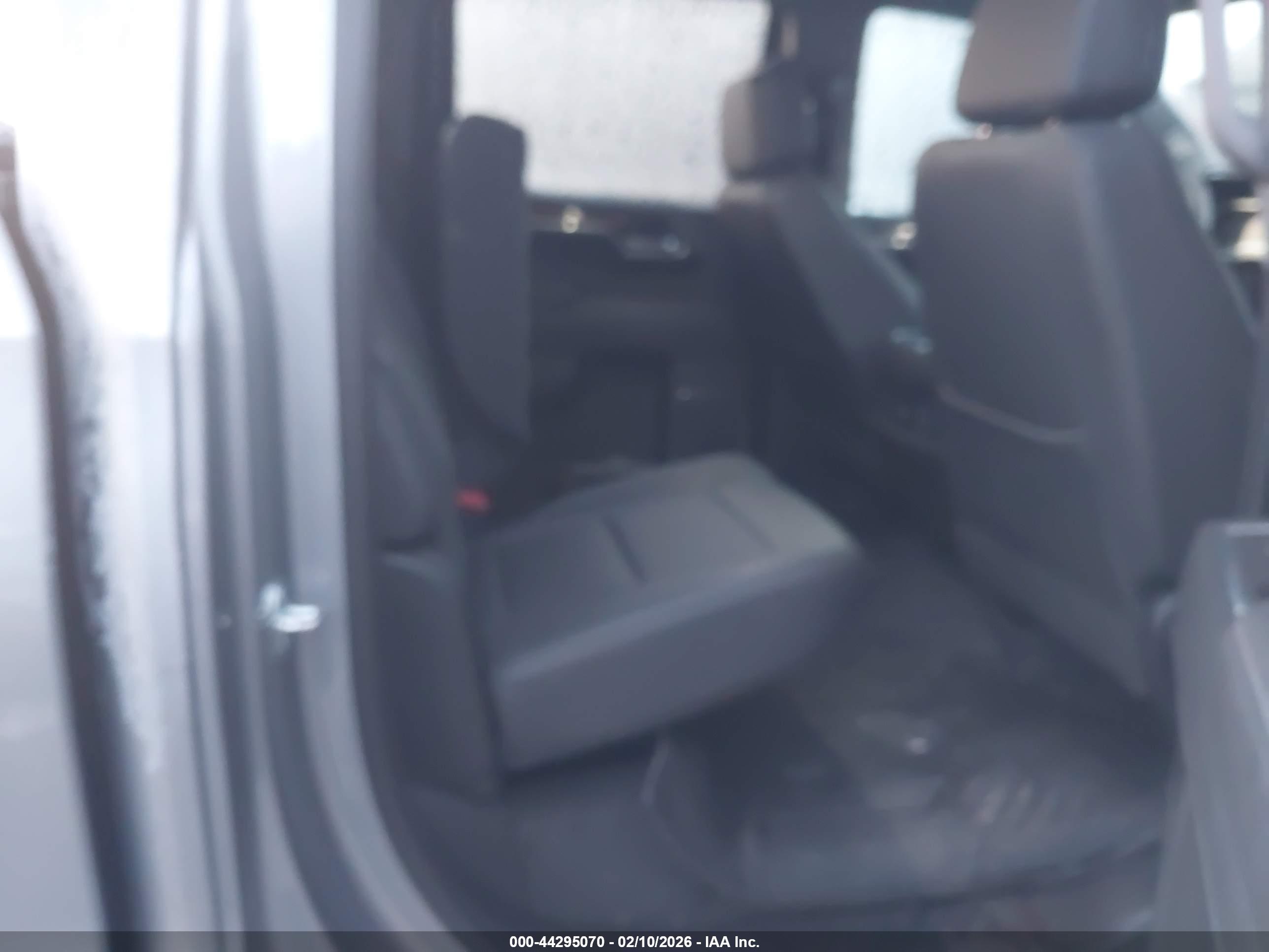 CHEVROLET SILVERADO image 8